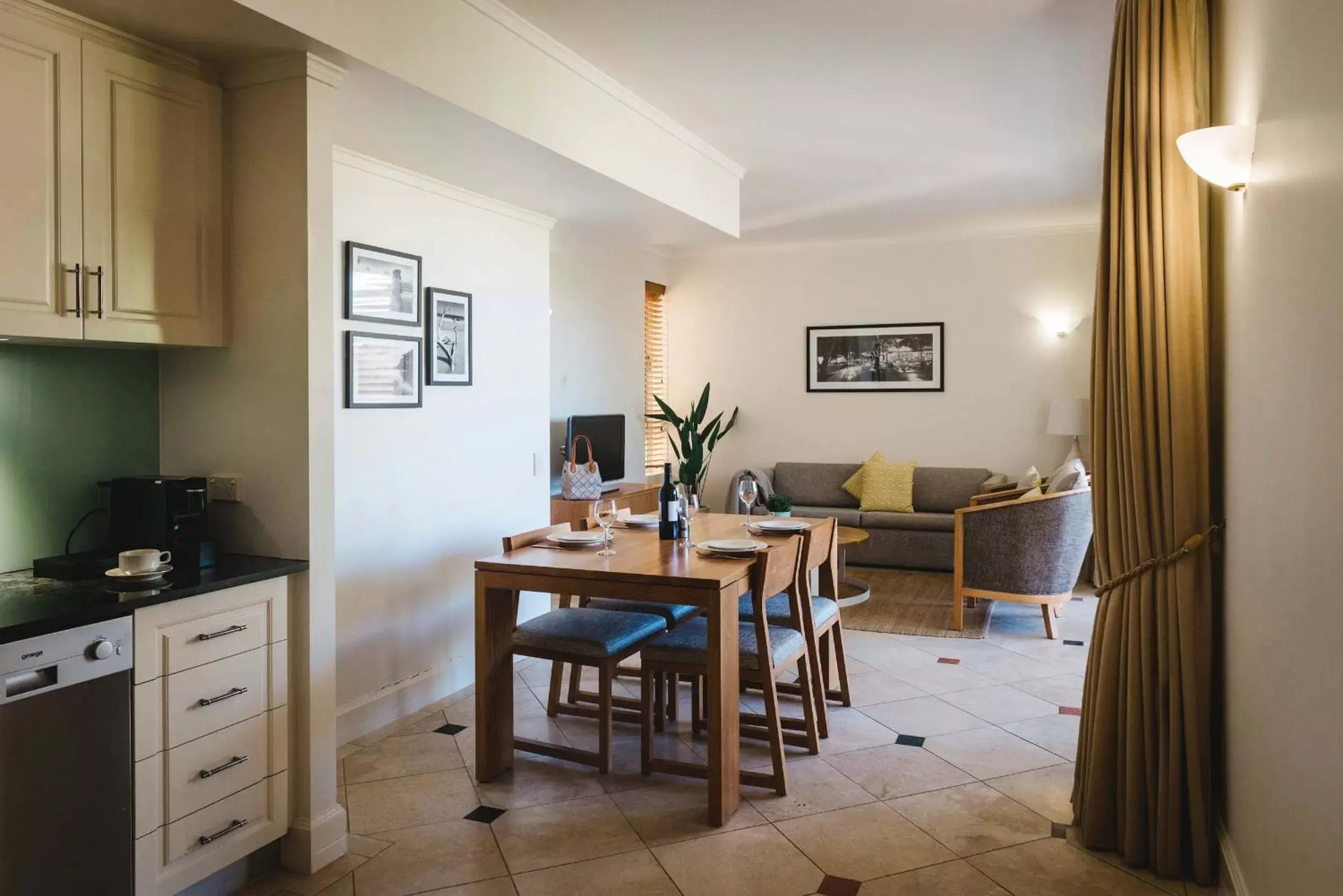 Kitchen or kitchenette, Dining Area in The Sebel Noosa