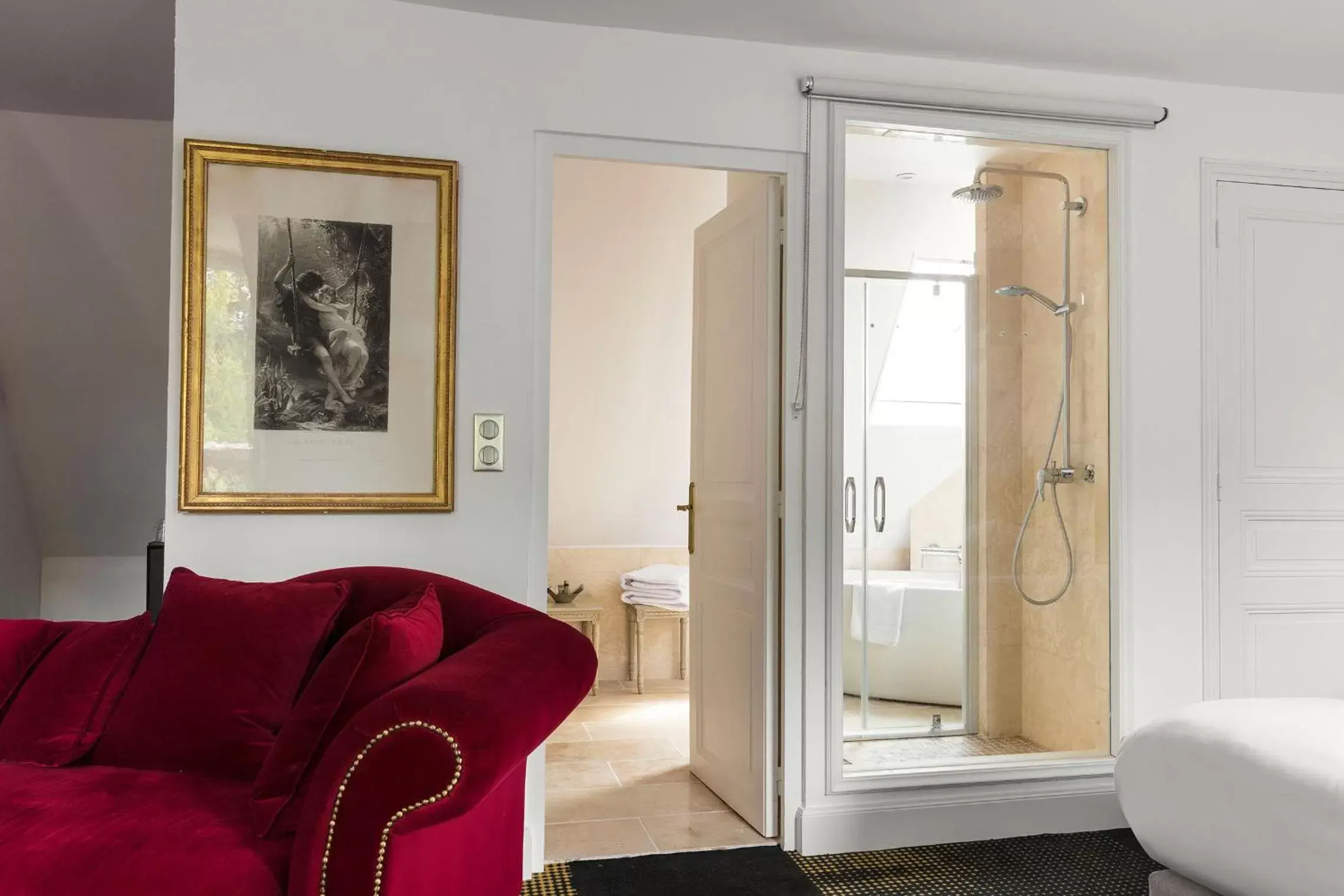 Bathroom in Hostellerie Du Château Les Muids