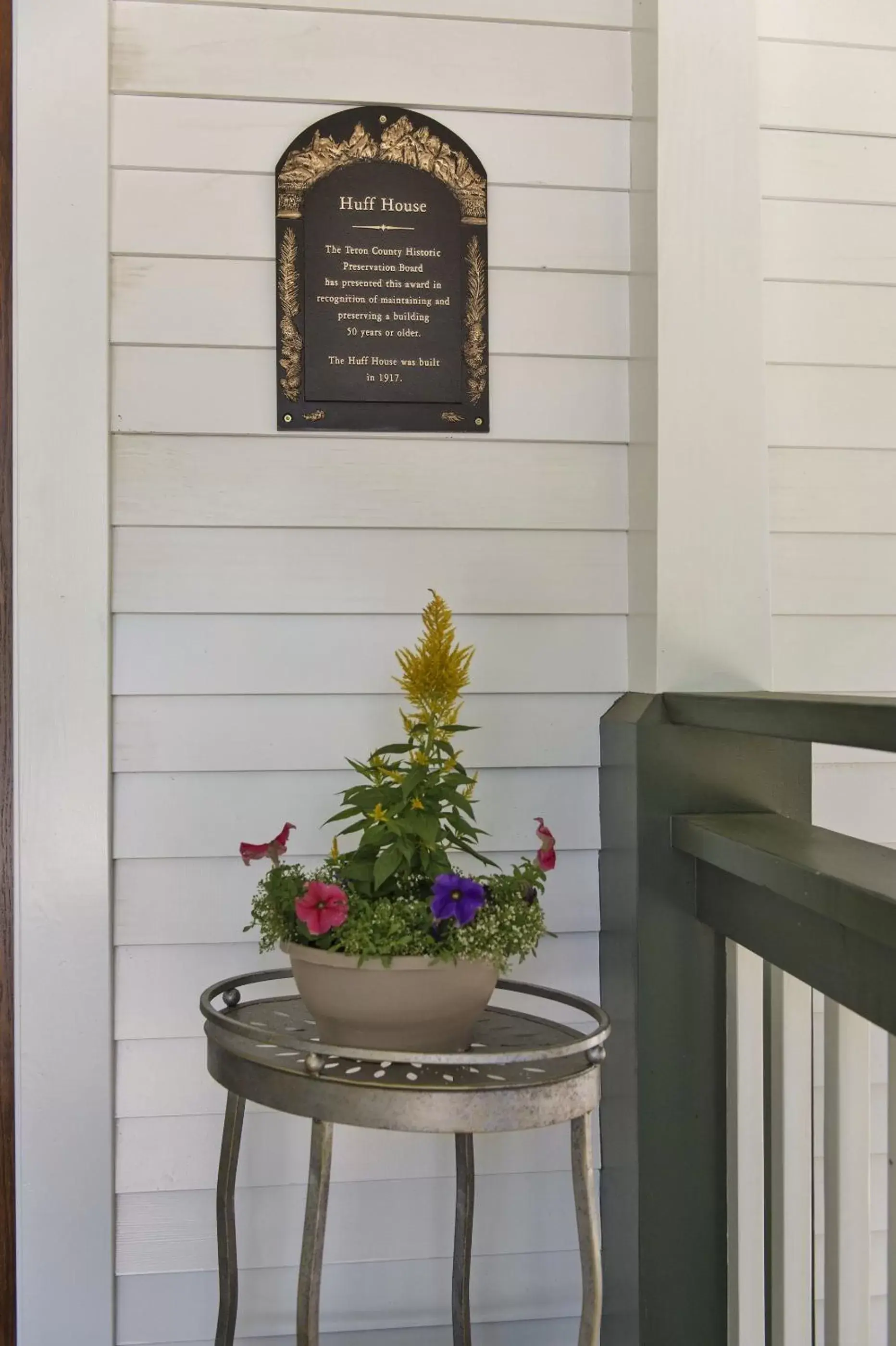 Decorative detail in Huff House Inn and Cabins