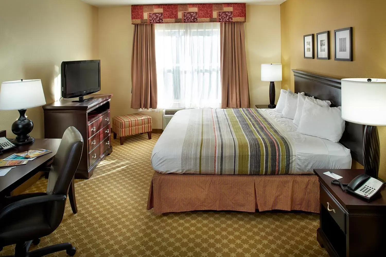 Bed in Country Inn & Suites by Radisson, Columbia Airport, SC