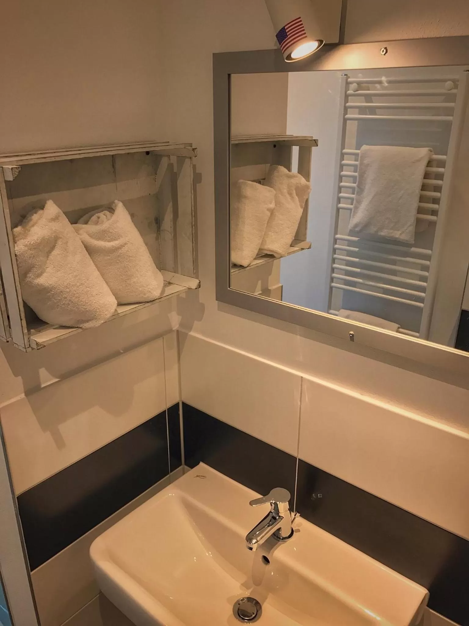 Photo of the whole room in Road Stop Wuppertal