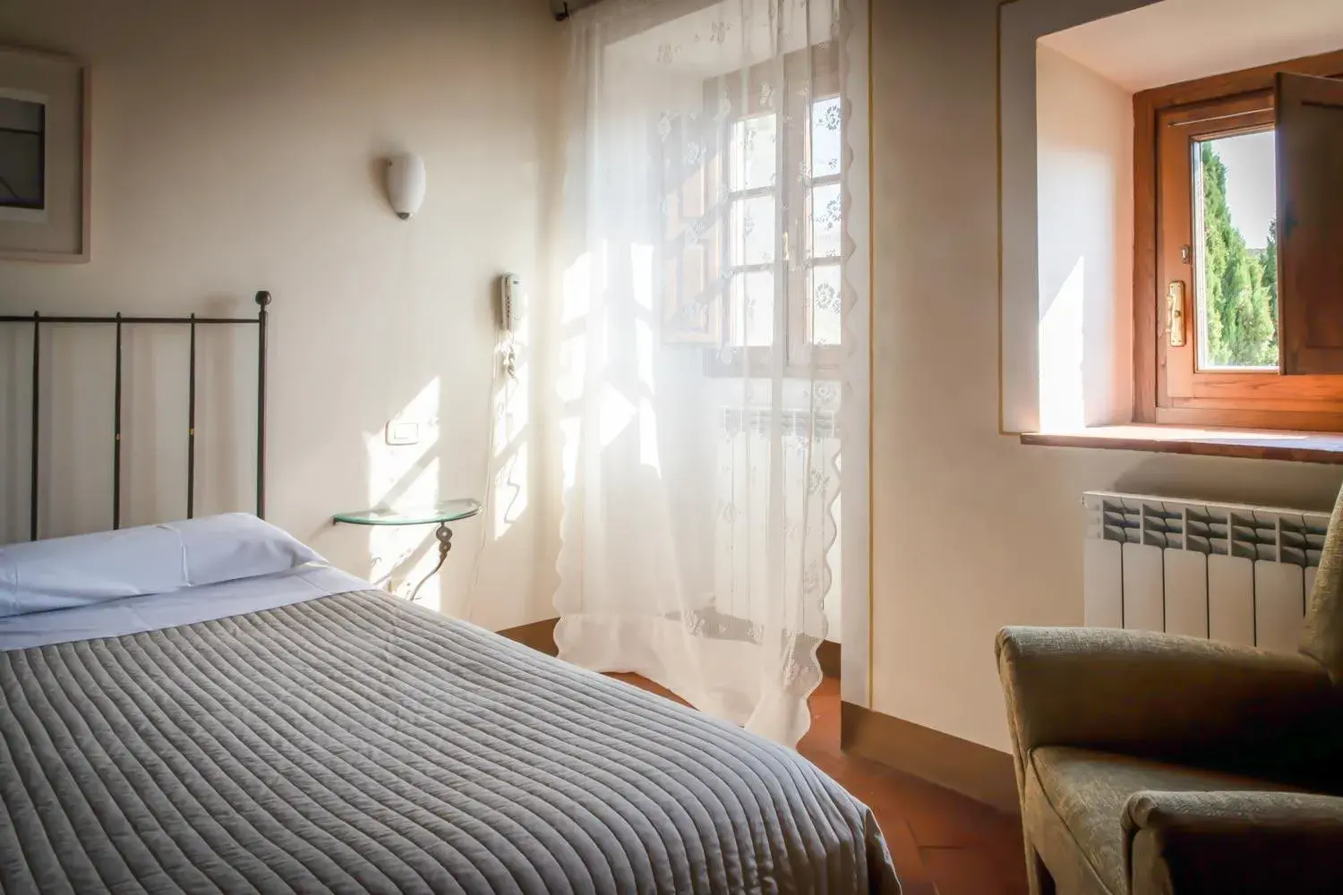 View (from property/room), Bed in Albergo San Lorenzo