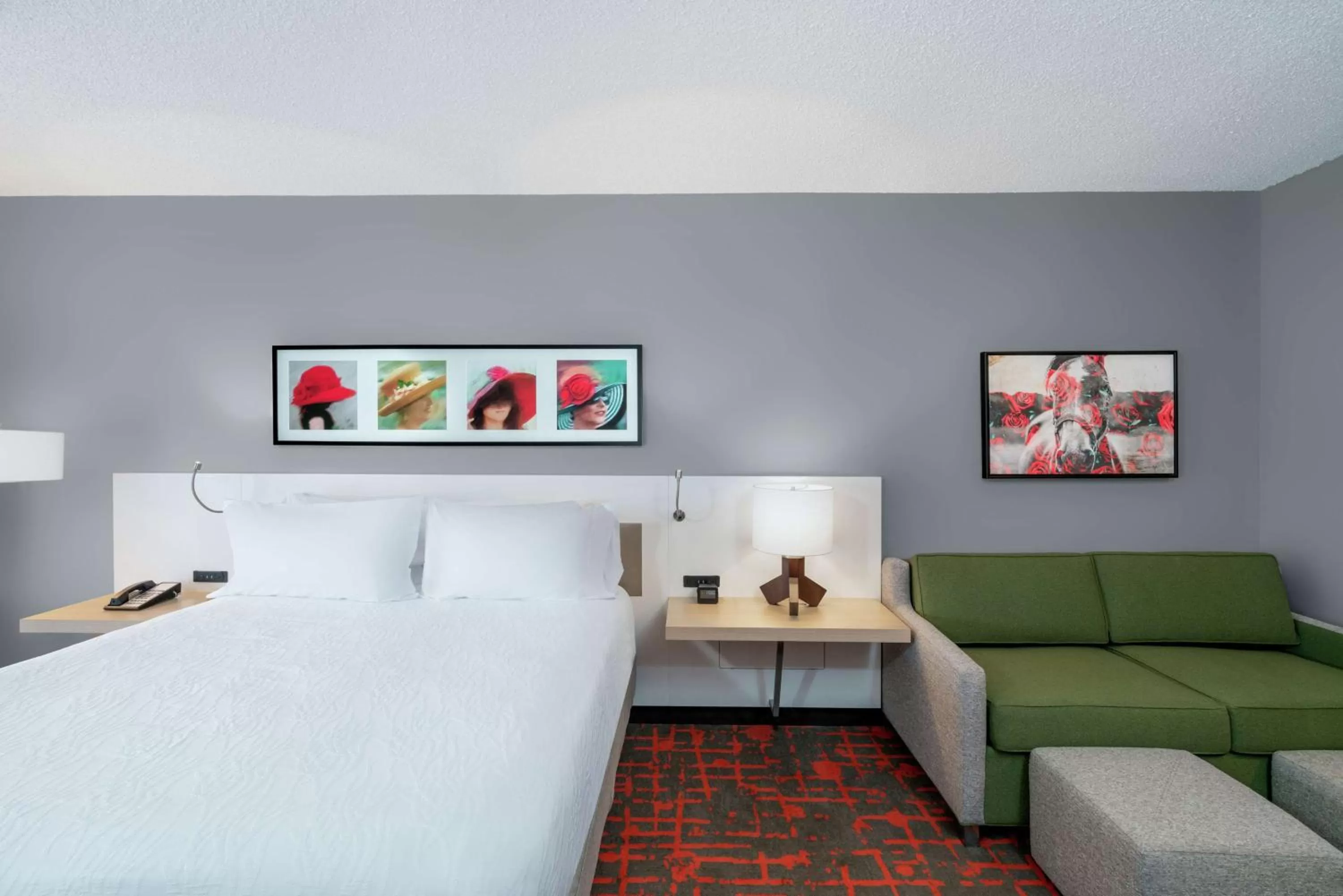 Living room, Bed in Hilton Garden Inn Louisville East