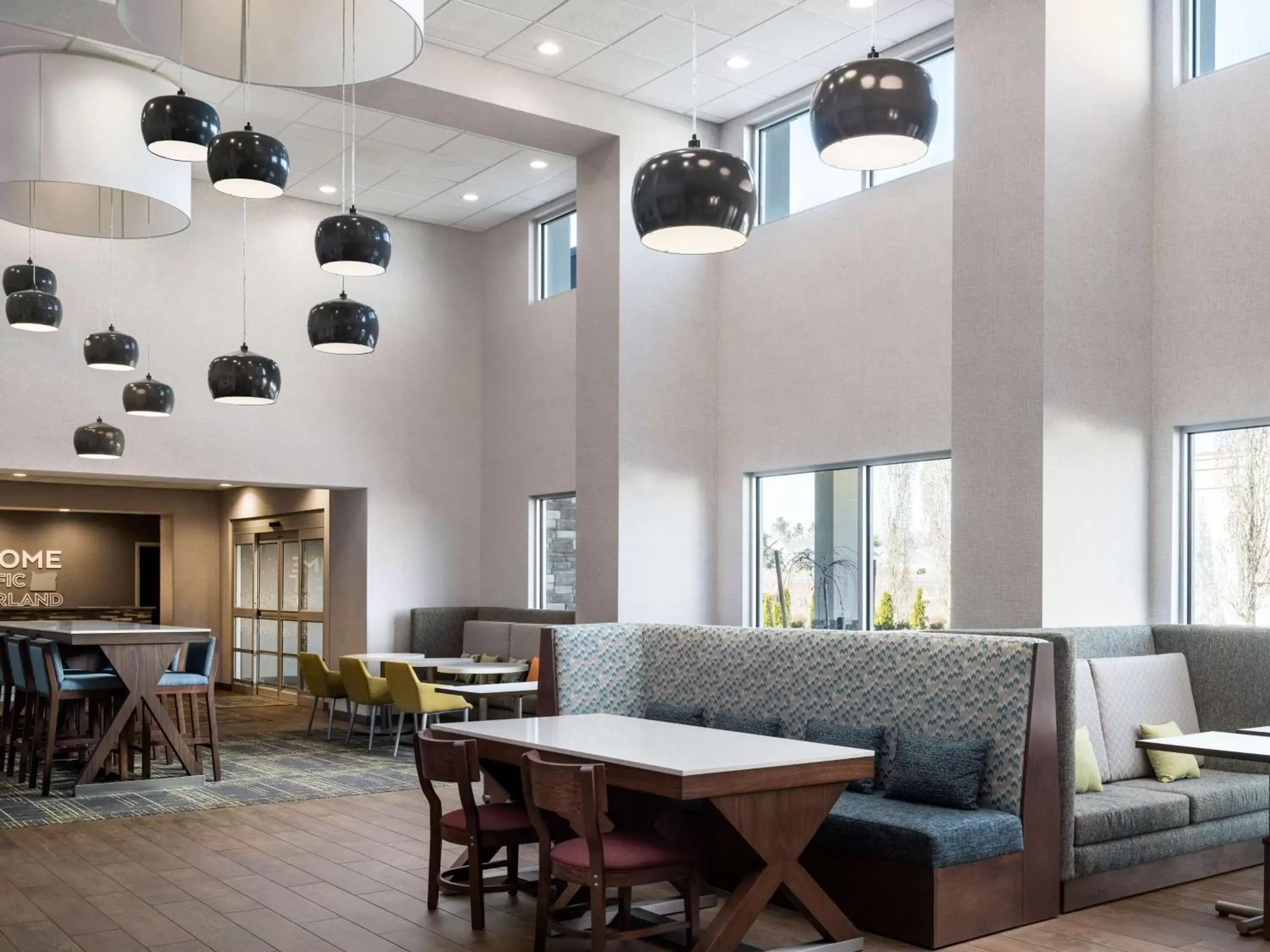 Lobby or reception, Restaurant/Places to Eat in Hampton Inn Redmond Bend Airport