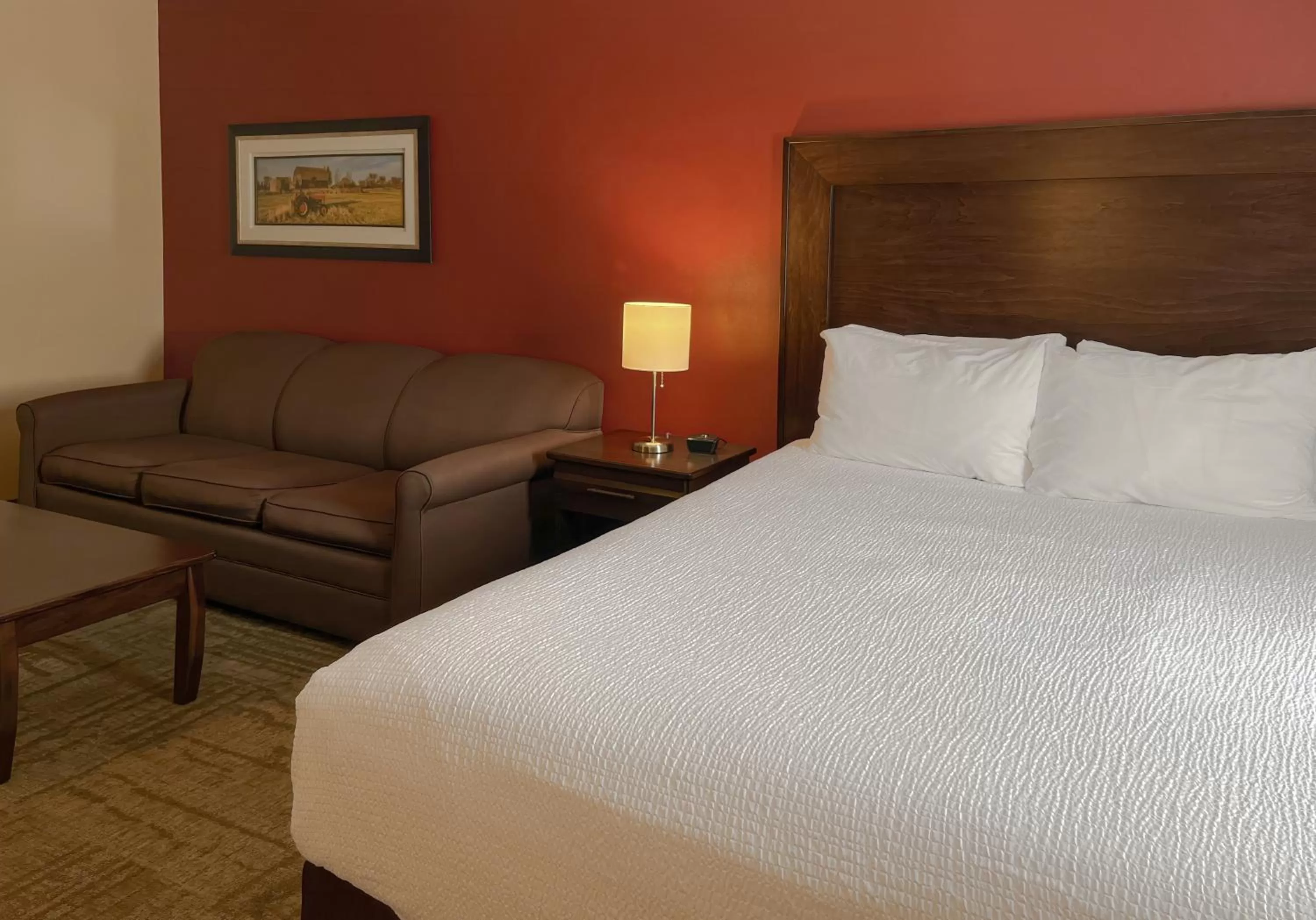 Bedroom, Bed in Coast Swift Current Hotel