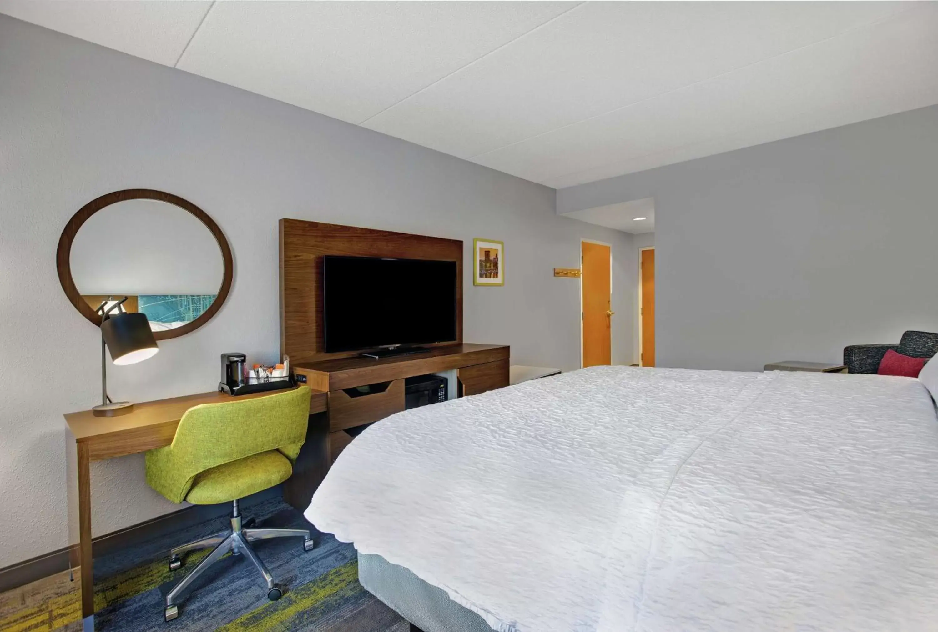 Bedroom, TV/Entertainment Center in Hampton Inn & Suites Augusta West