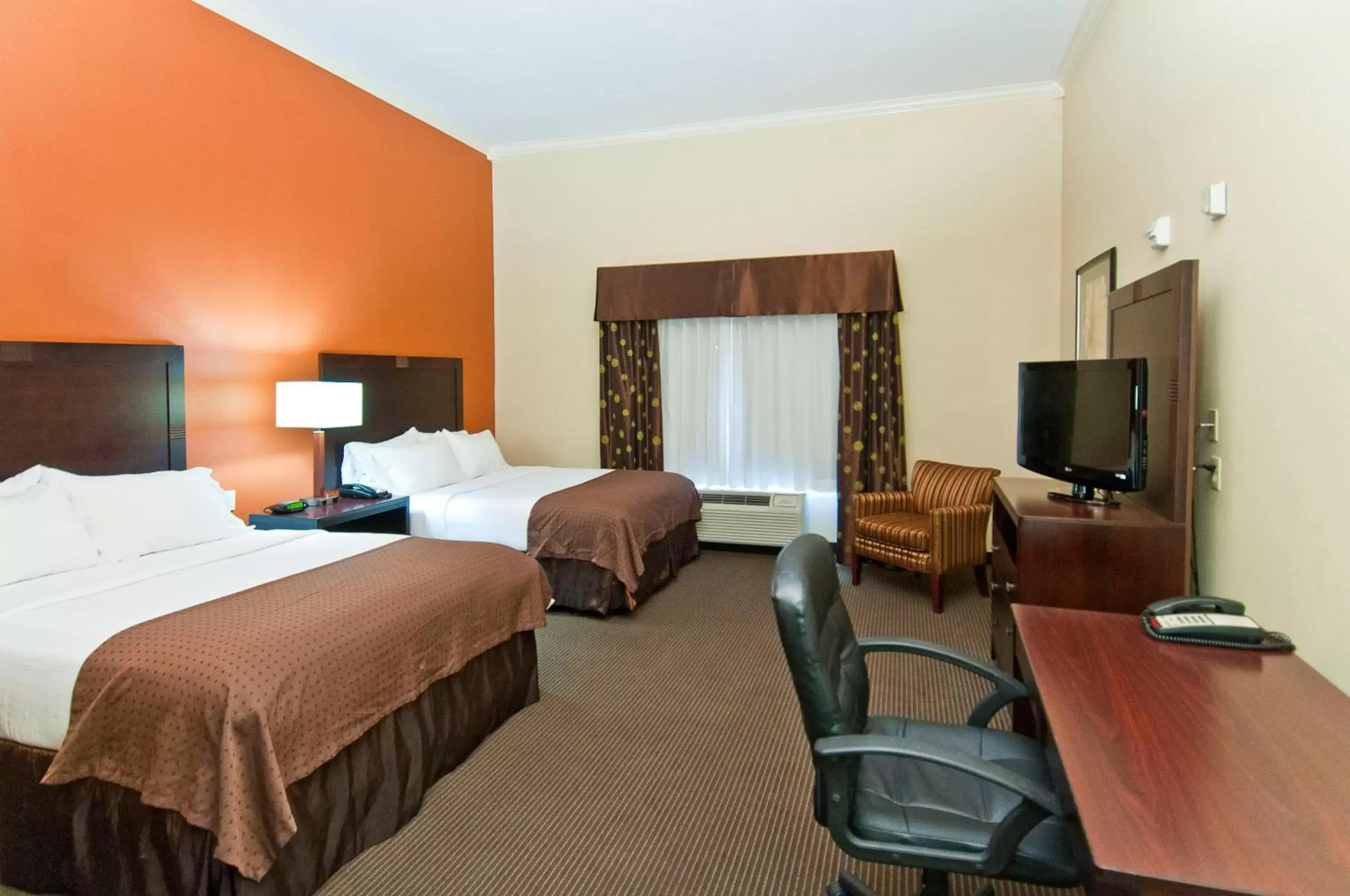 Photo of the whole room in Holiday Inn Hotel & Suites Lake Charles South, an IHG Hotel