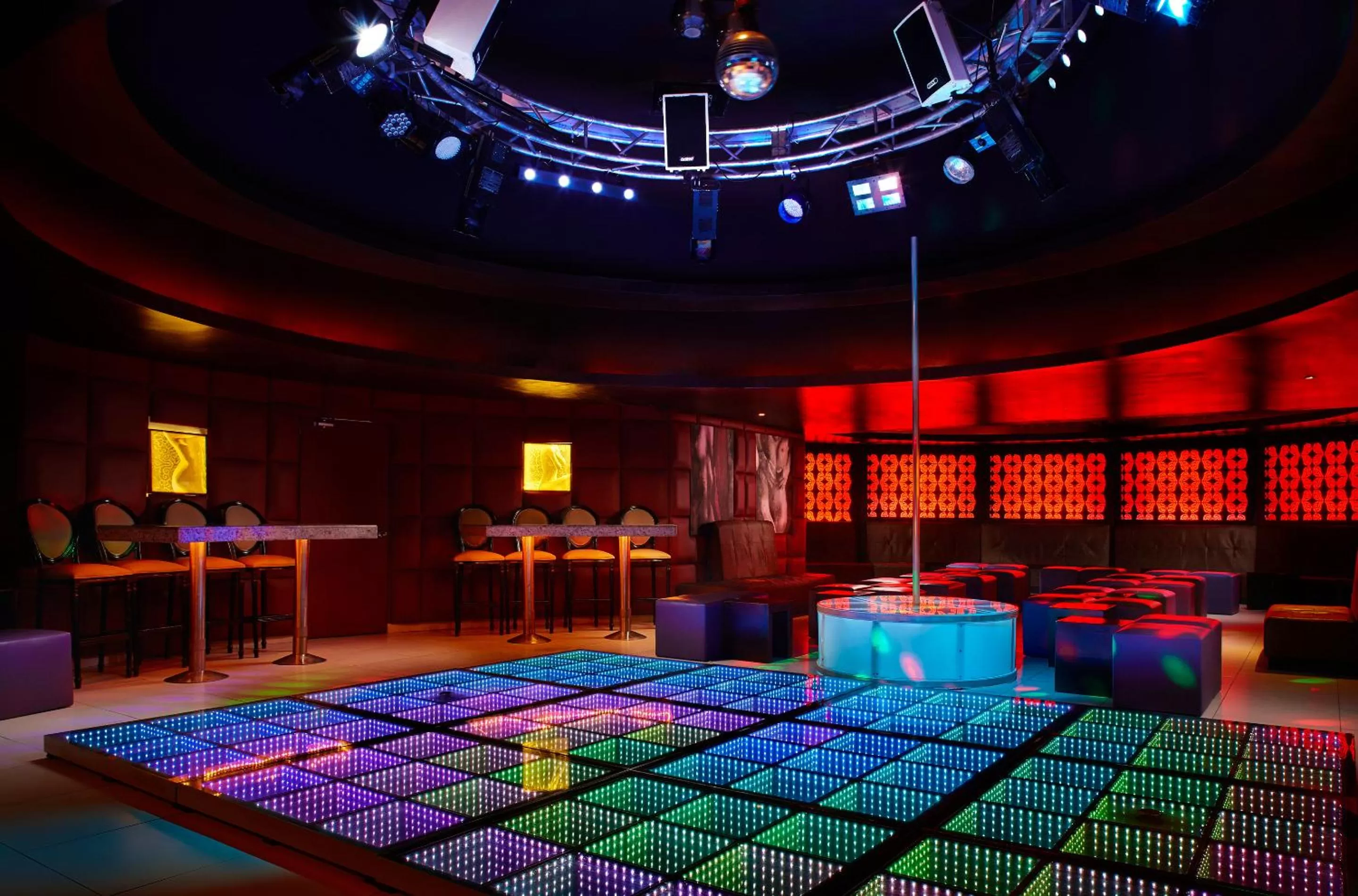 Nightclub / DJ in Desire Riviera Maya Resort All Inclusive - Couples Only