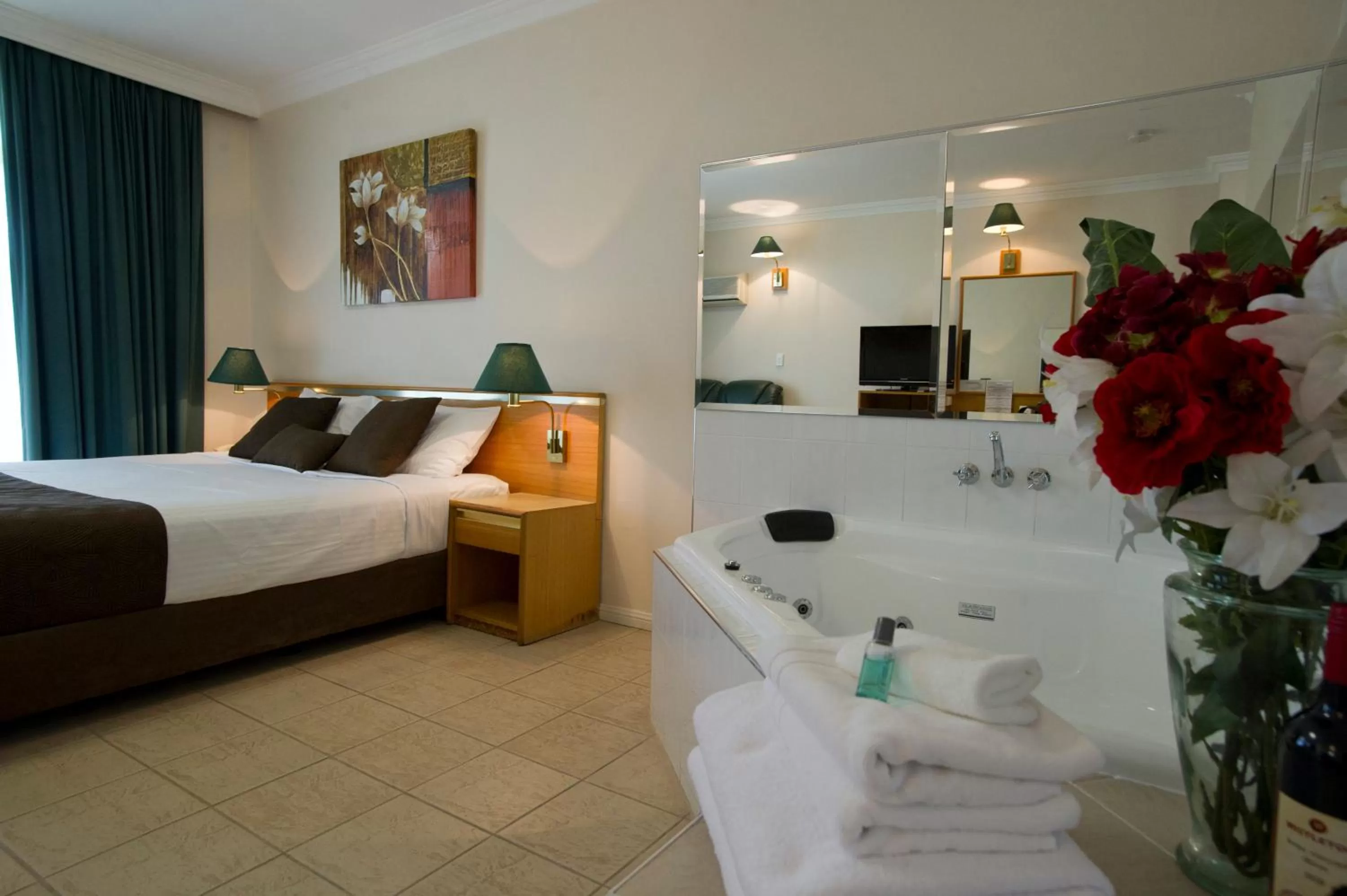 Photo of the whole room, Bed in Mid City Motor Inn Singleton