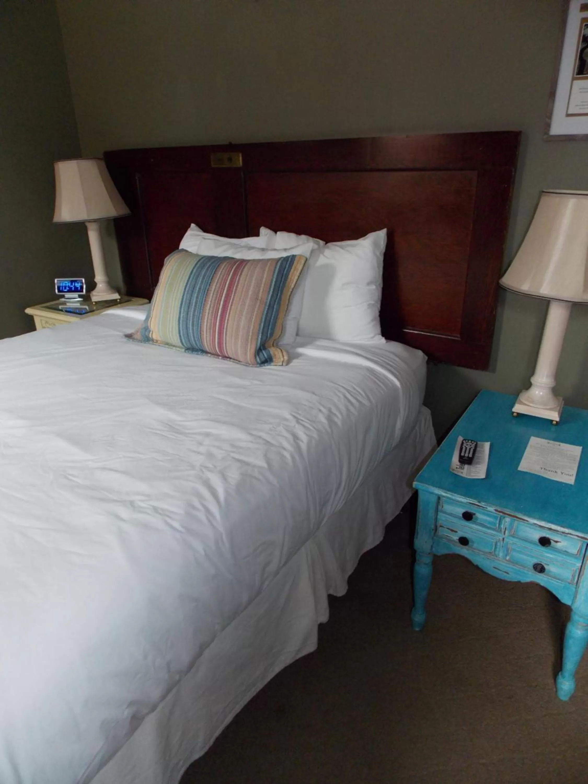 Bed in William Watson Hotel