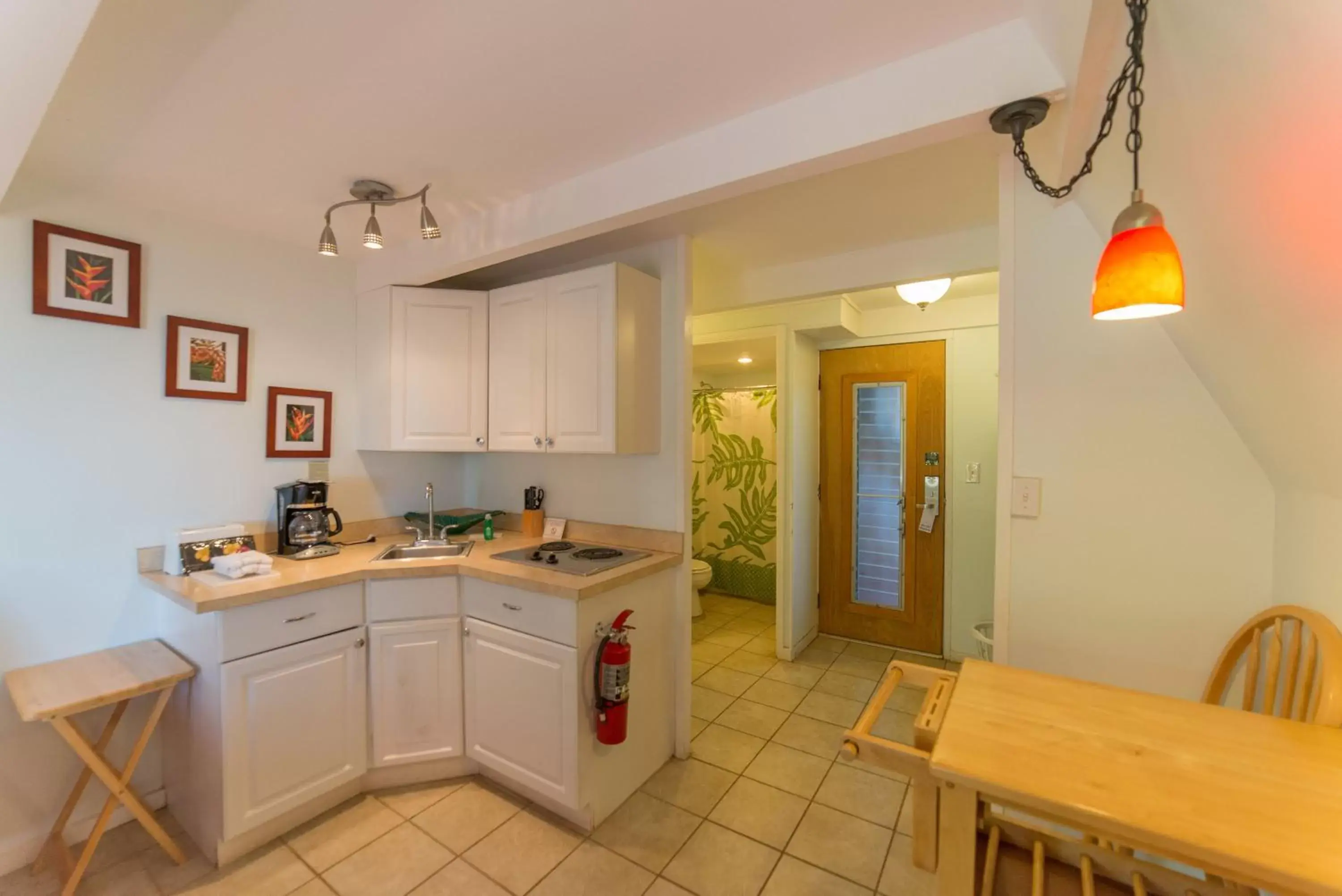 Kitchen or kitchenette, Kitchen/Kitchenette in Hotel Molokai