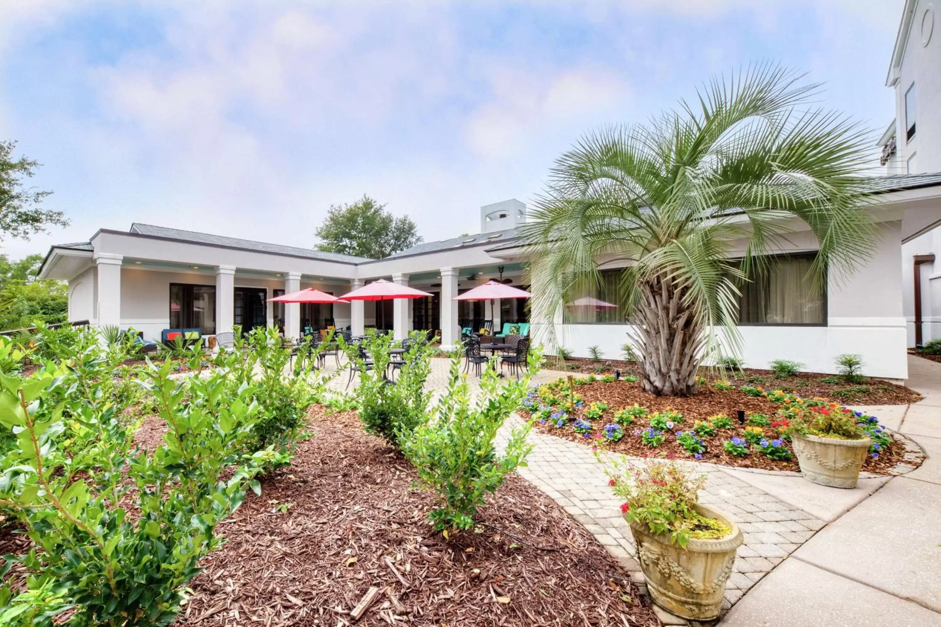 Patio, Property Building in Hampton Inn & Suites Wilmington/Wrightsville Beach