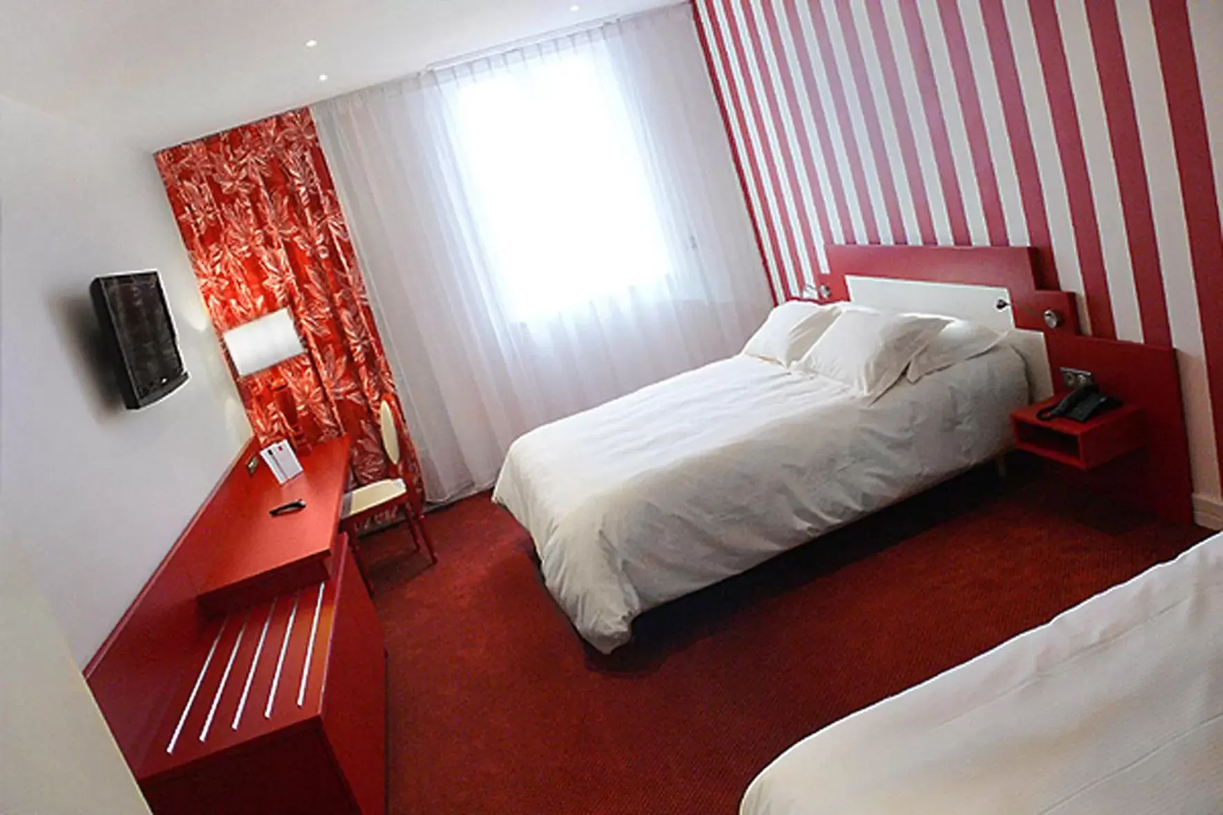 Bed in The Originals Boutique, La Maison Rouge, Lens Ouest (Qualys-Hotel)