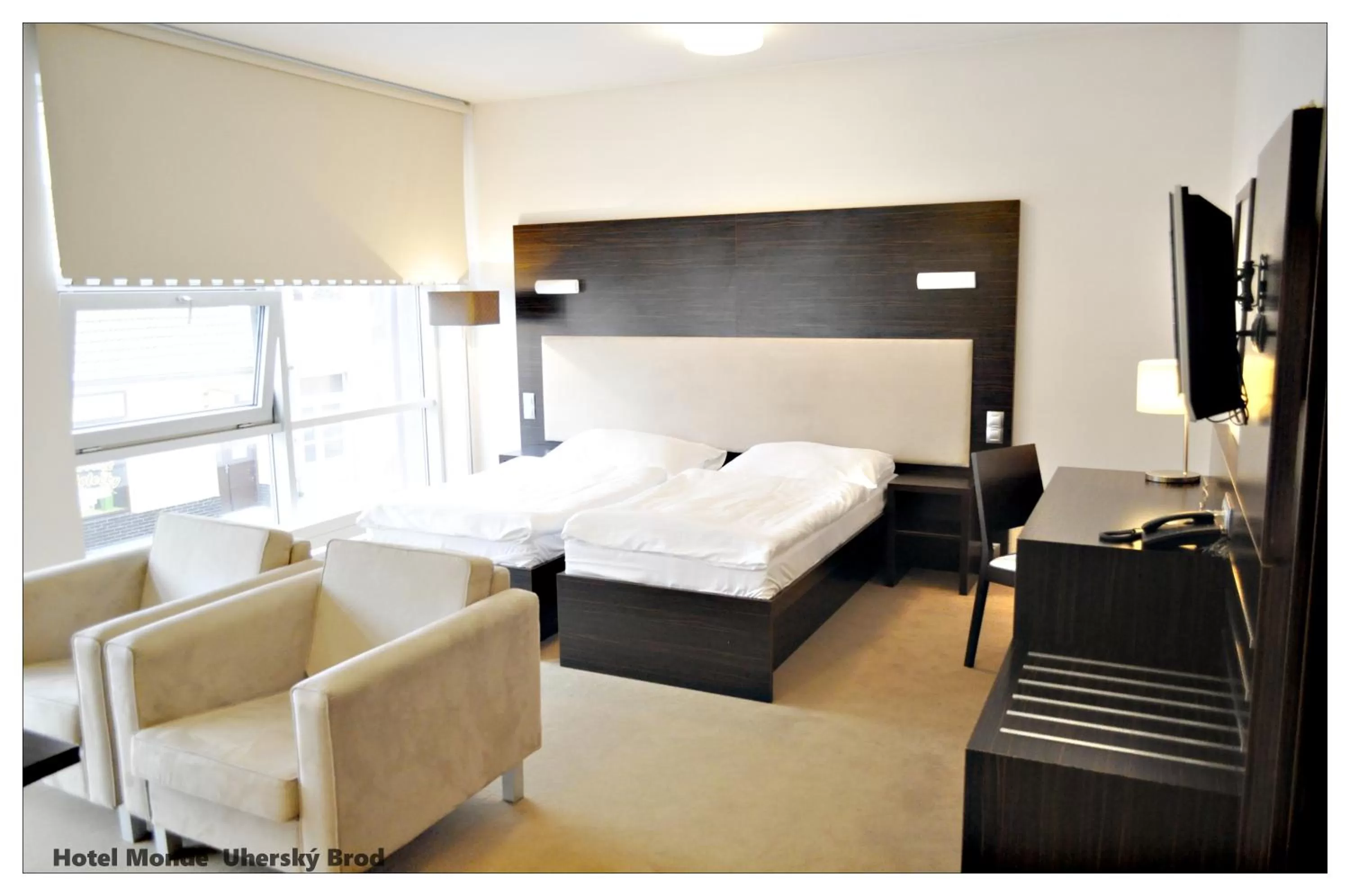 Bedroom, Bed in Hotel Monde