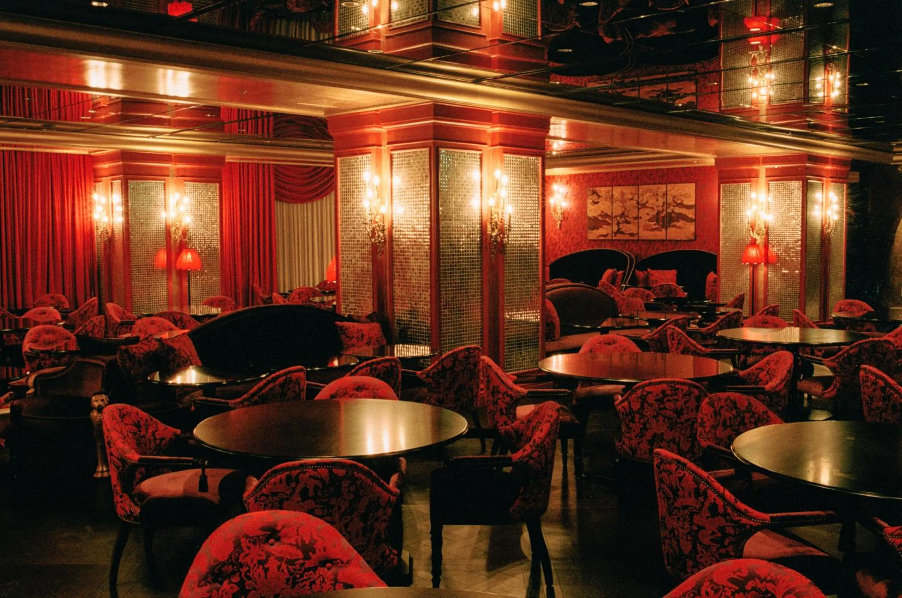 Restaurant/places to eat in L'Escape Hotel