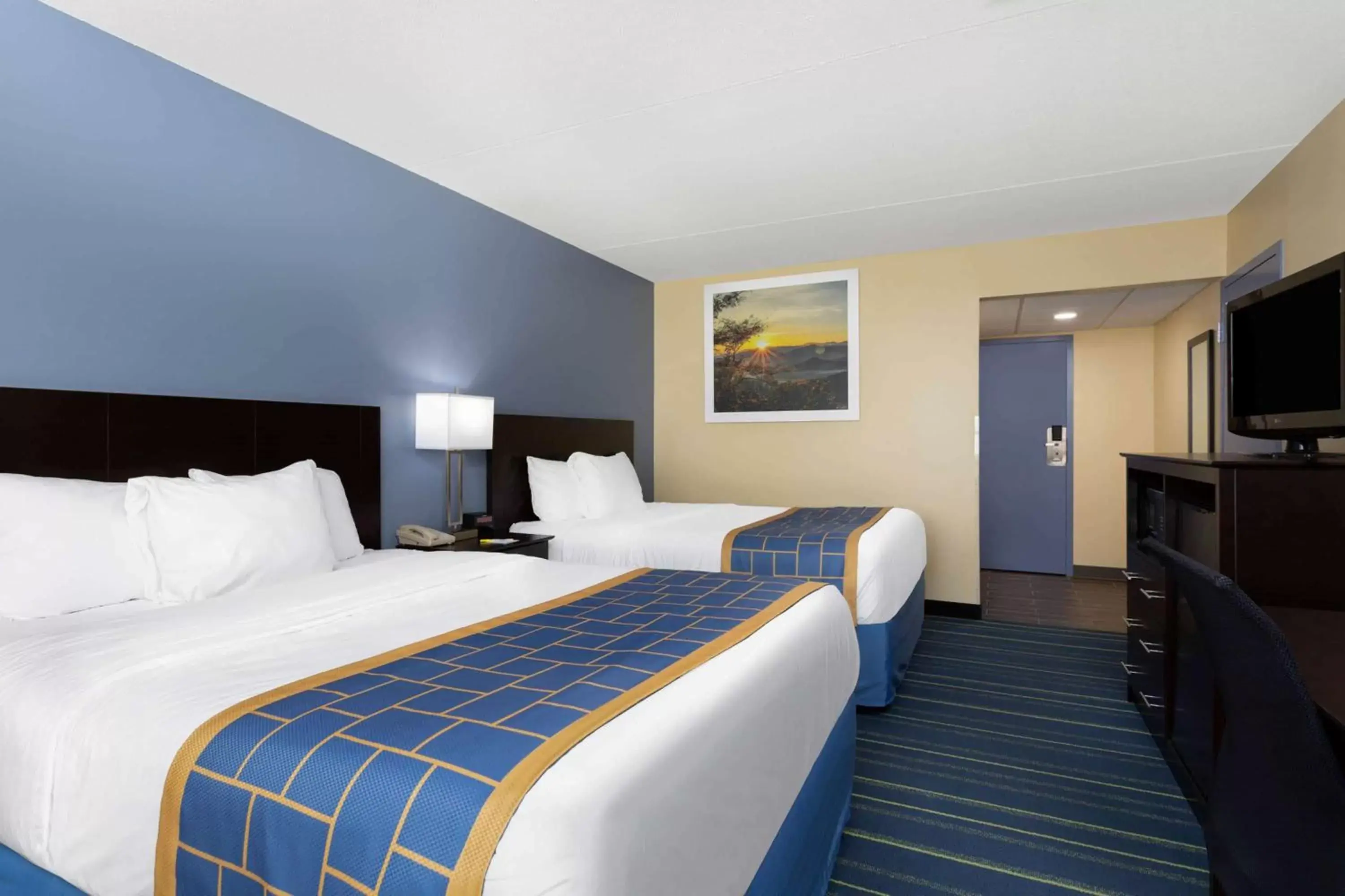 Photo of the whole room, Bed in Days Inn by Wyndham Augusta