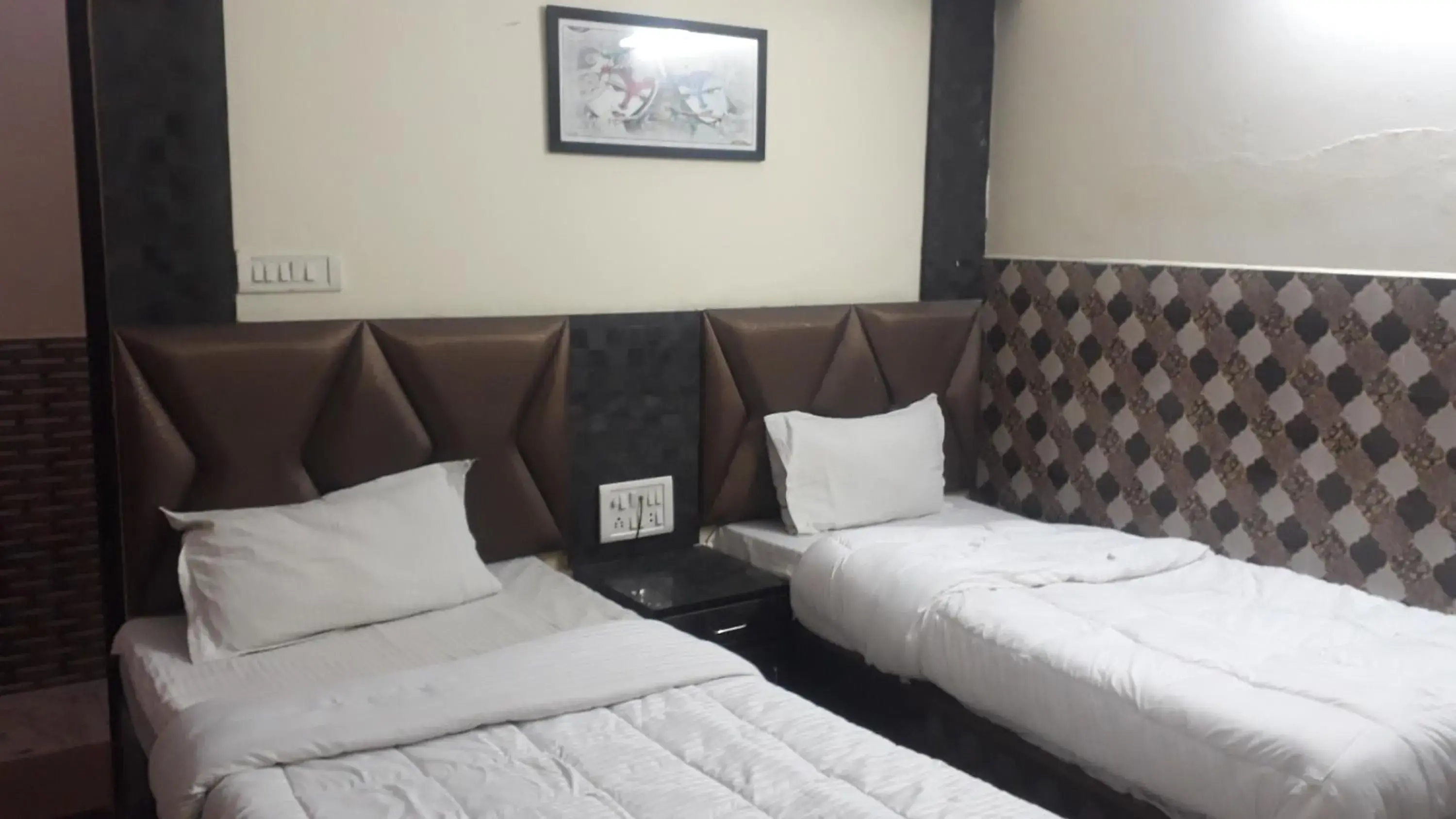 Bedroom, Bed in Hotel Sarwan