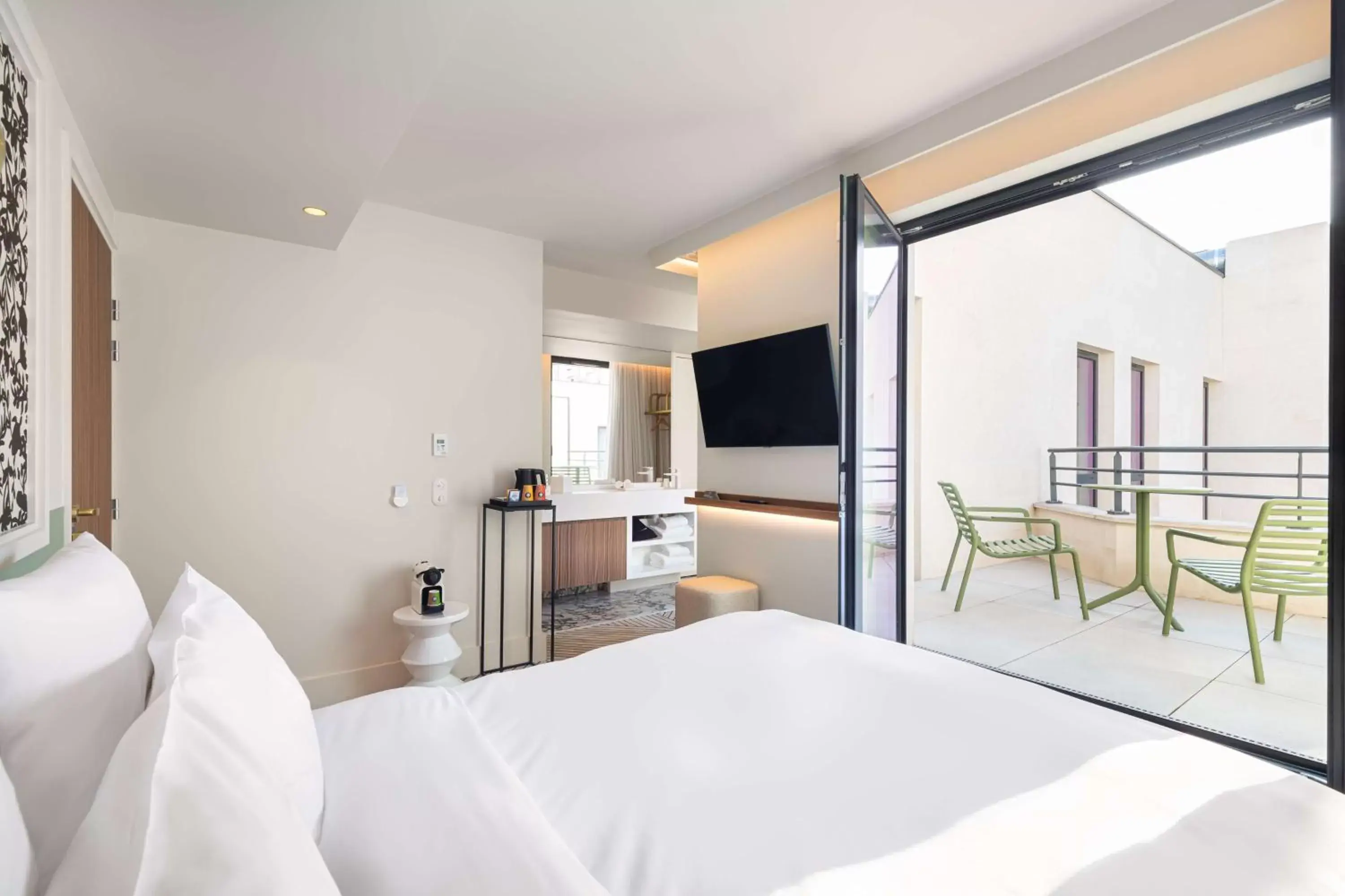 Bedroom, Bed in Hotel Yac Paris Clichy, a member of Radisson Individuals
