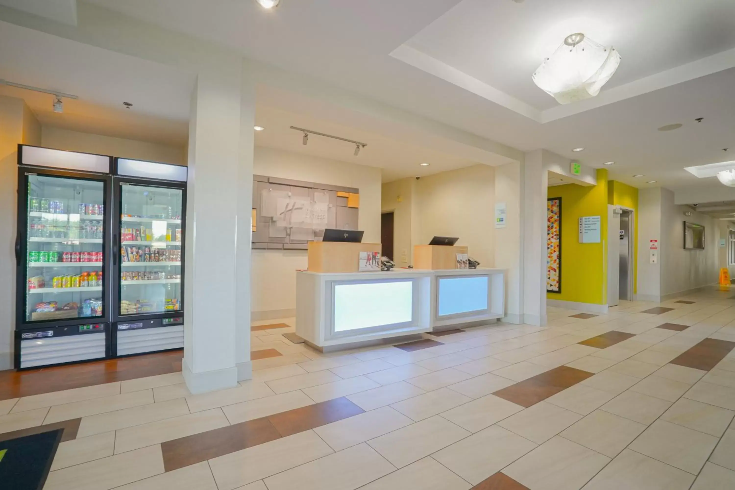Property building, Lobby/Reception in Holiday Inn Express Hotel & Suites Ontario, an IHG Hotel
