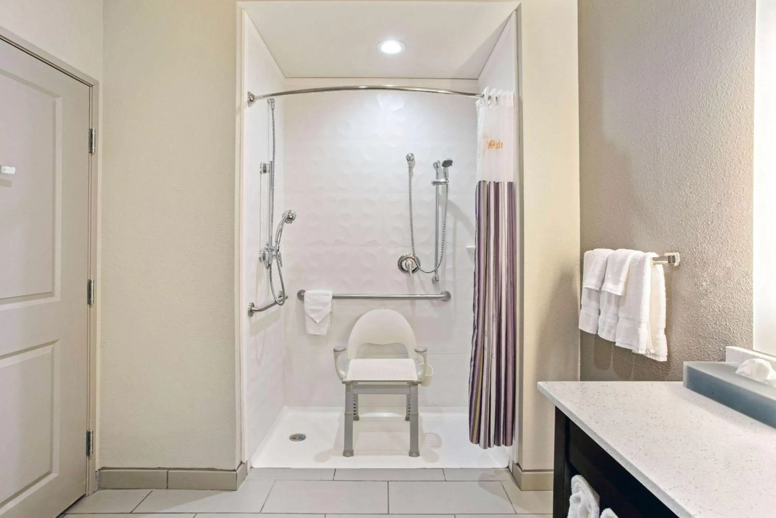 Shower, Bathroom in La Quinta by Wyndham Sweetwater East