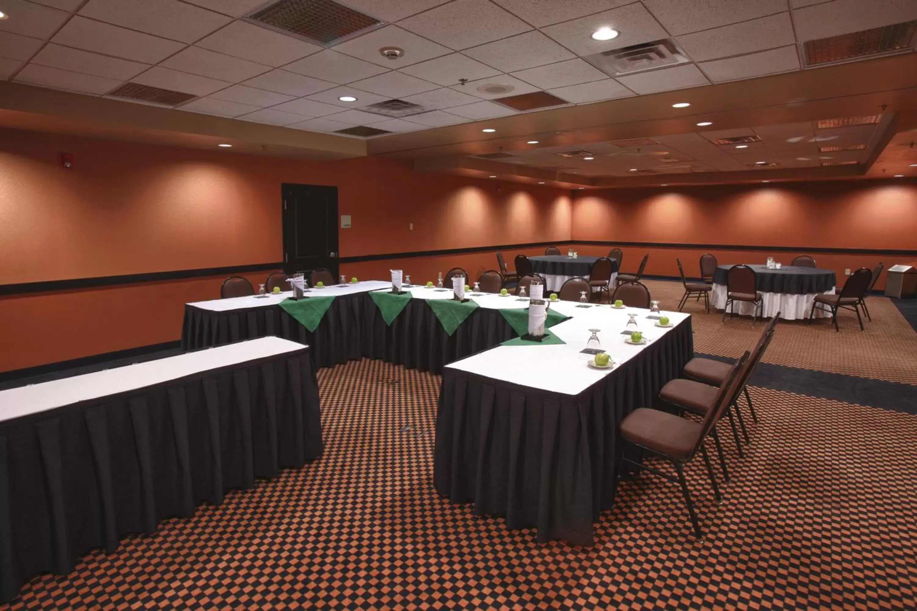 Meeting/conference room in Holiday Inn St. Paul Northeast - Lake Elmo, an IHG Hotel