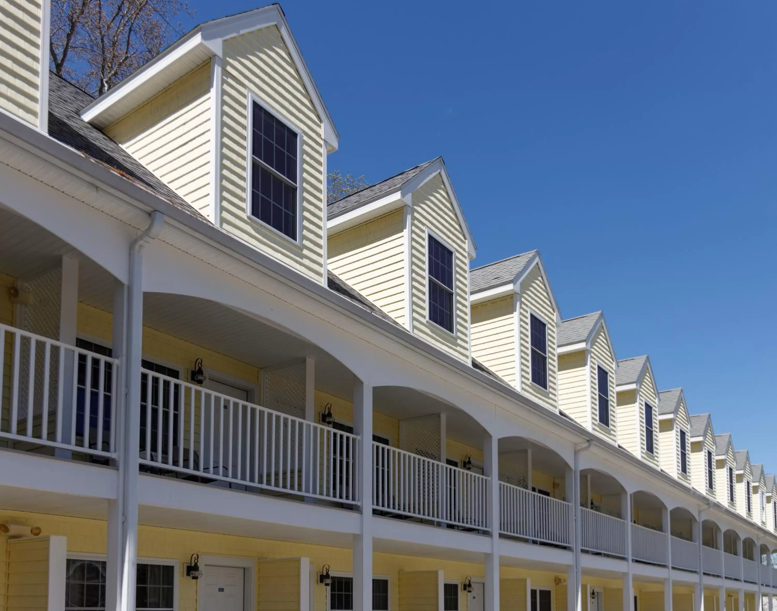 Property building in Admiral's Inn Resort