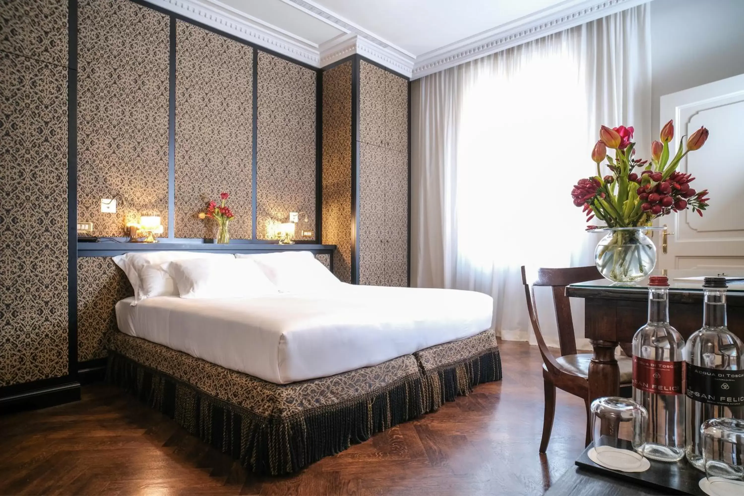 Bed in Hotel Locarno