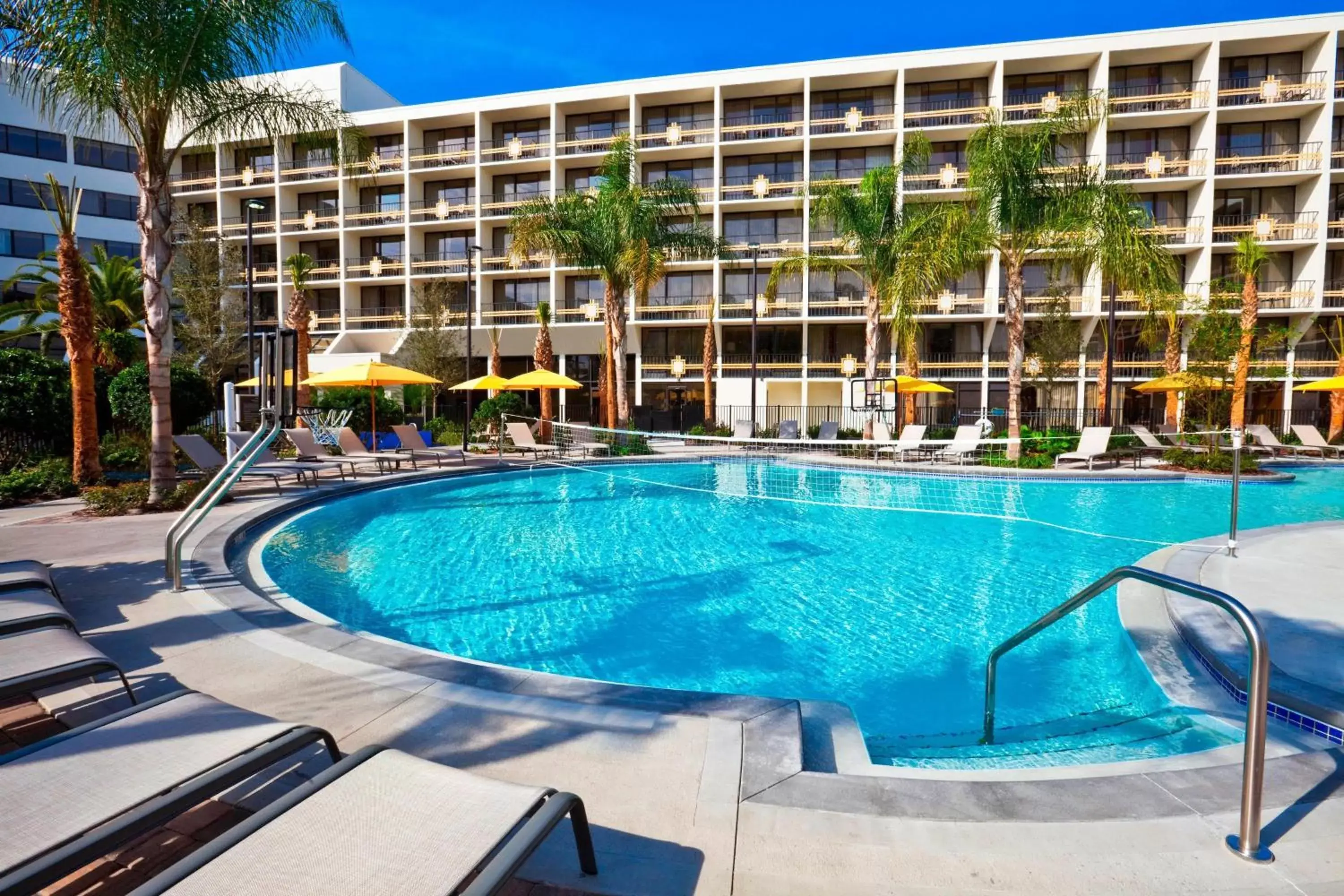 Swimming pool, Property Building in Sheraton Orlando Lake Buena Vista Resort