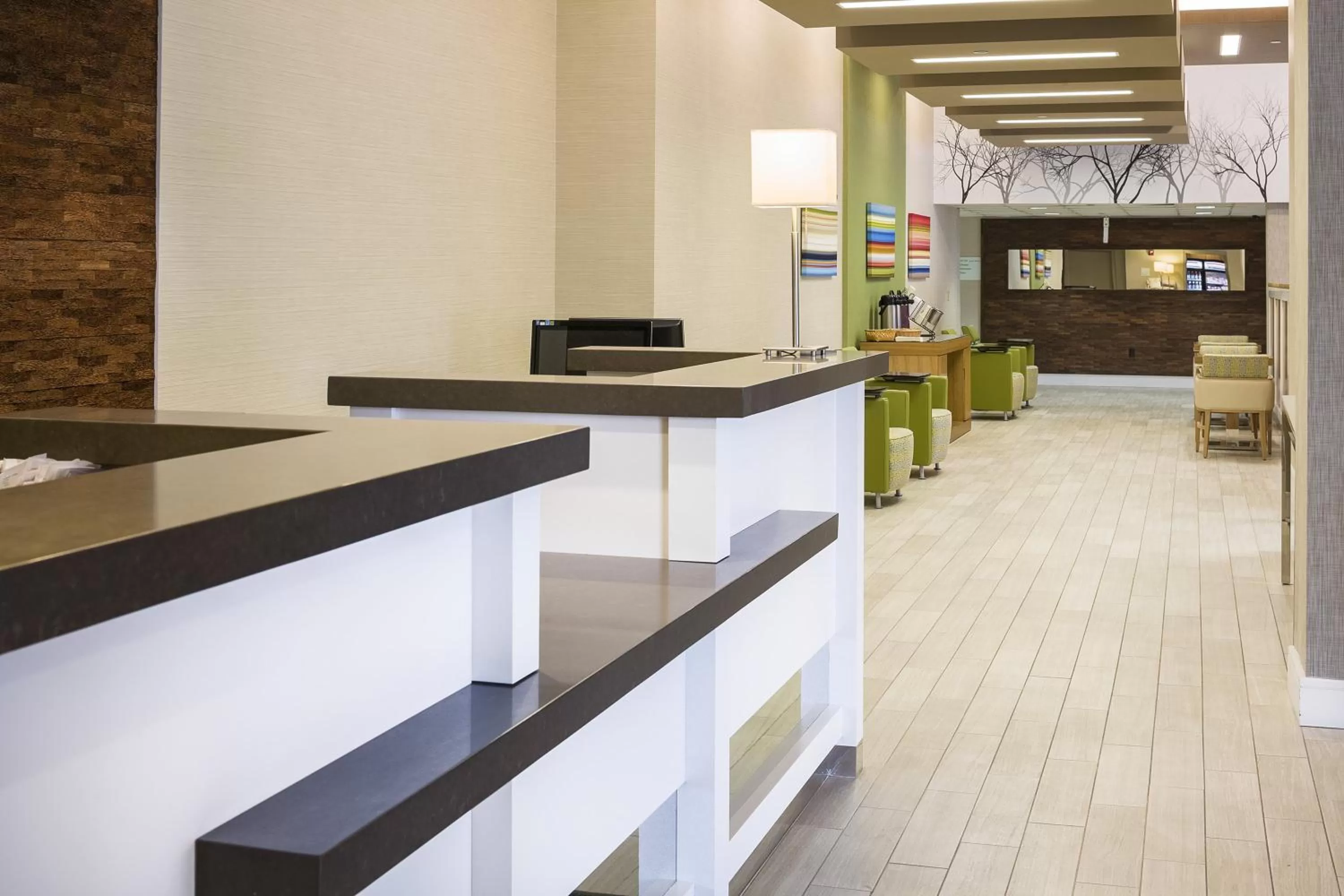 Lobby or reception in Holiday Inn Salem by IHG