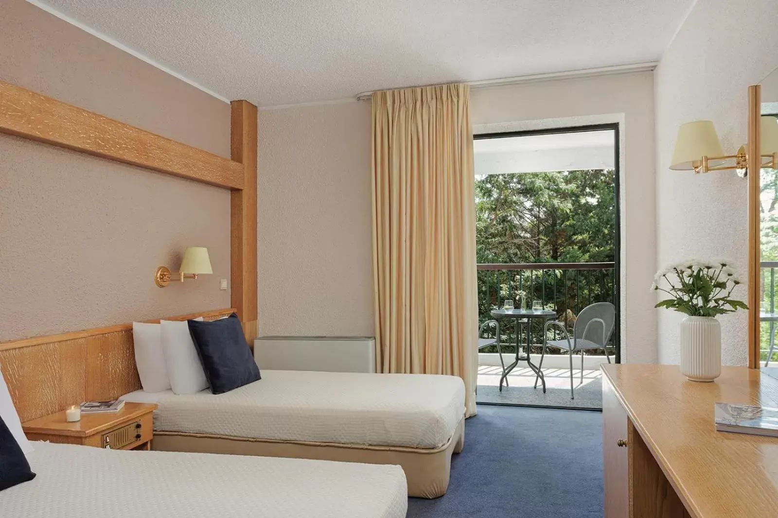 Bedroom, Bed in Sun Beach Hotel