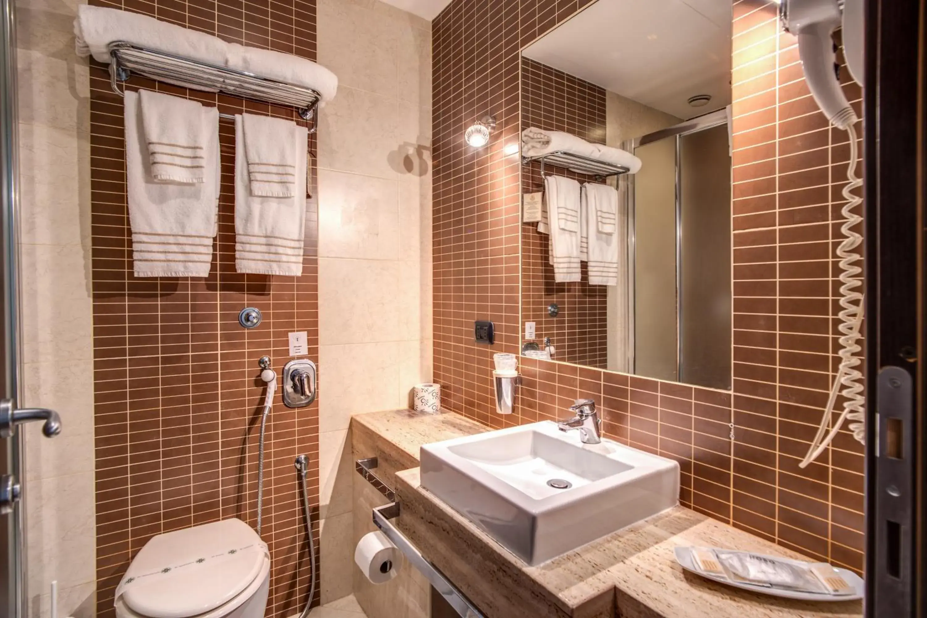 Bathroom in Hotel Everest Inn Rome