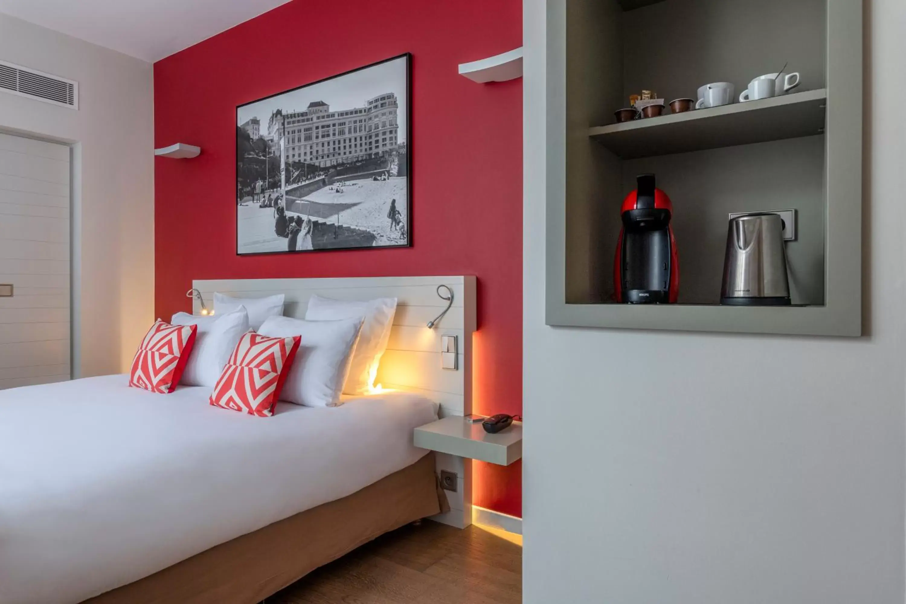 Bedroom, Bed in Hotel Villa Koegui Biarritz
