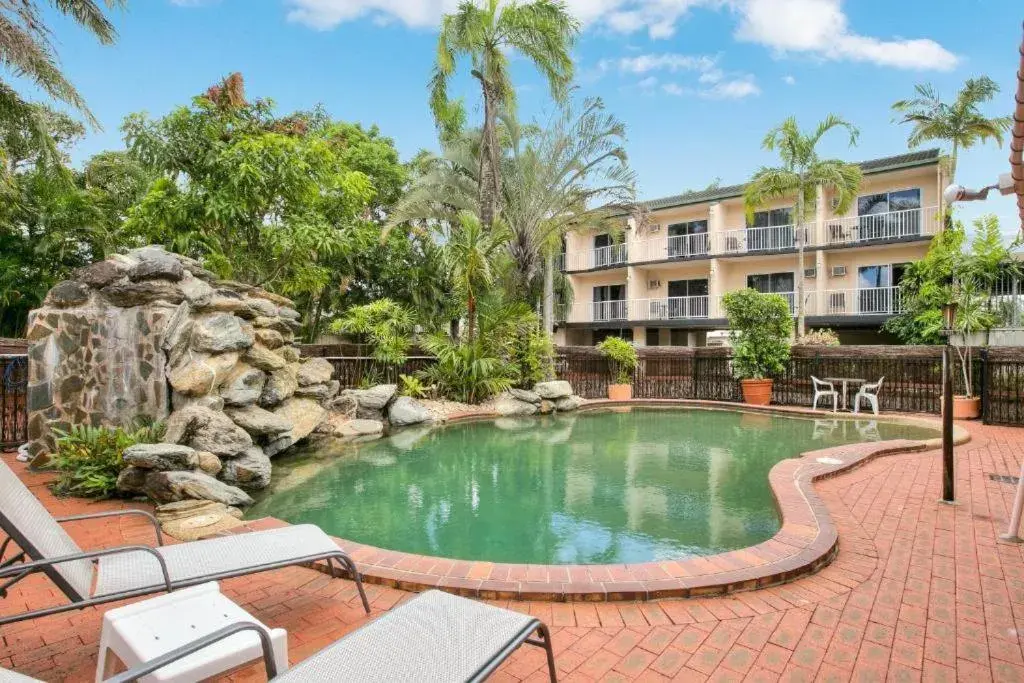 Swimming Pool in Cairns City Sheridan Motel