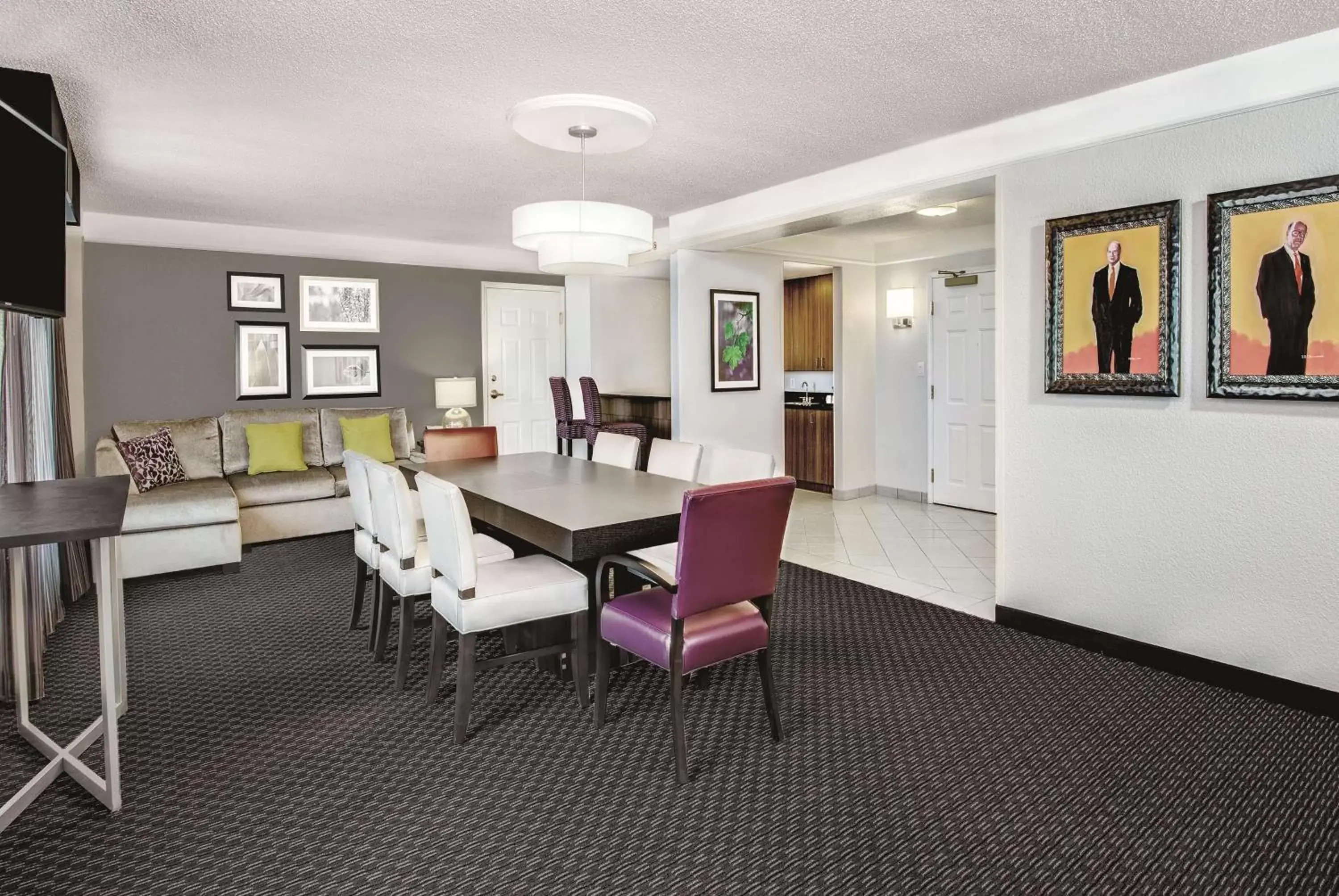 On site, Seating Area in La Quinta Inn & Suites by Wyndham San Antonio Riverwalk