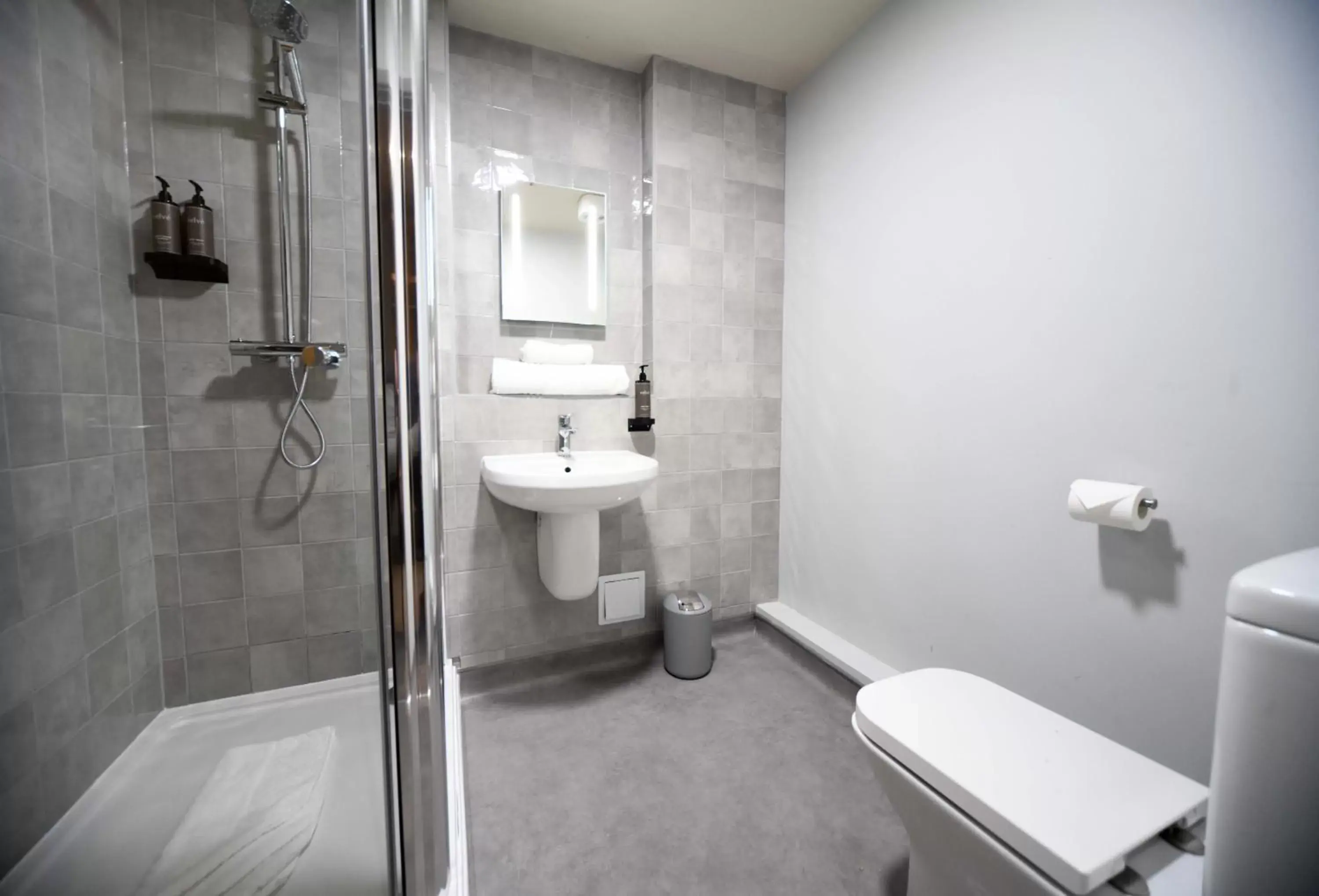 Shower, Bathroom in Park Head Hotel