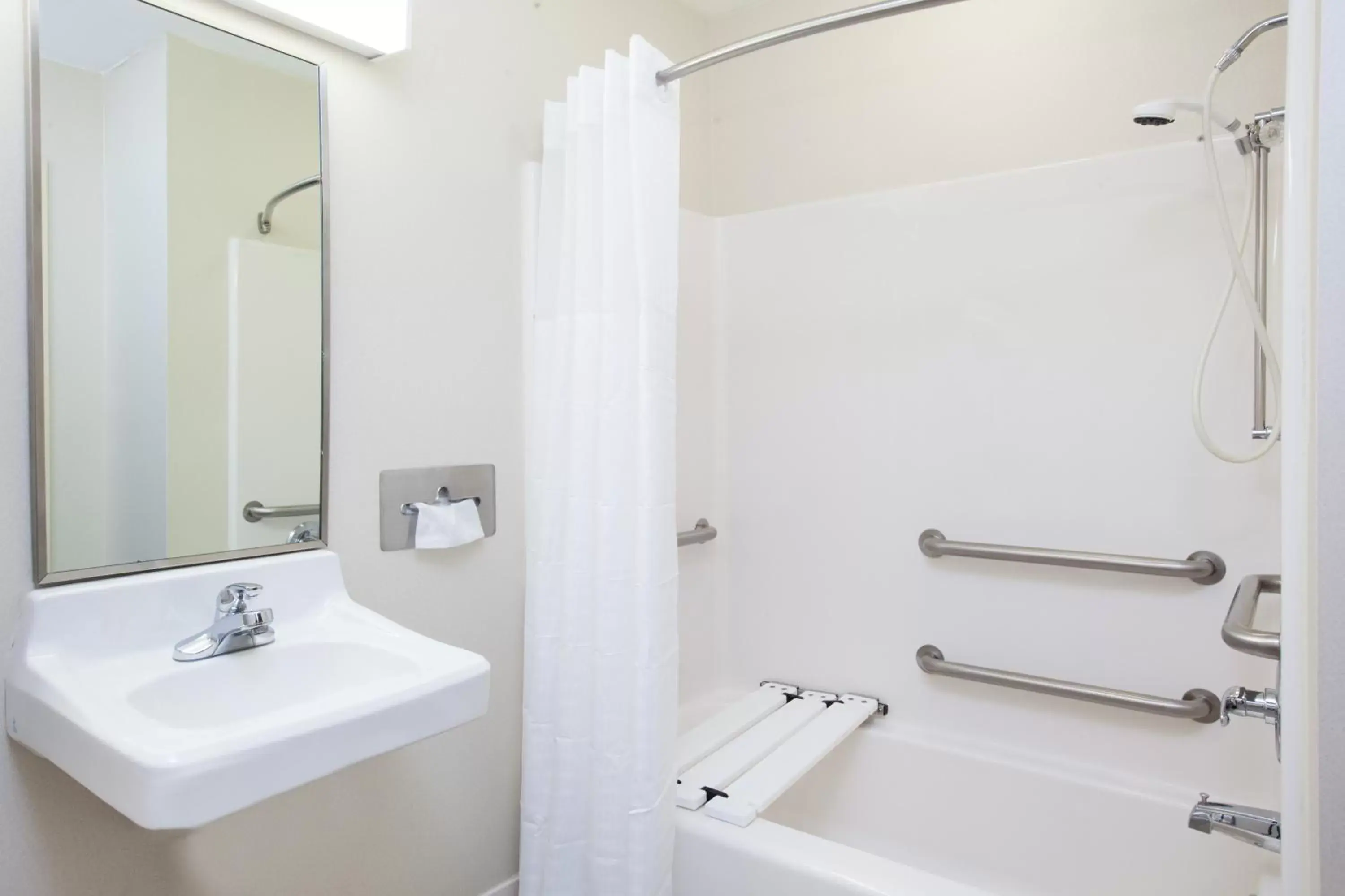 Queen Room with Roll-In Shower - Mobility/Hearing Accessible - Non-Smoking in Days Inn by Wyndham Brewerton/ Syracuse near Oneida Lake