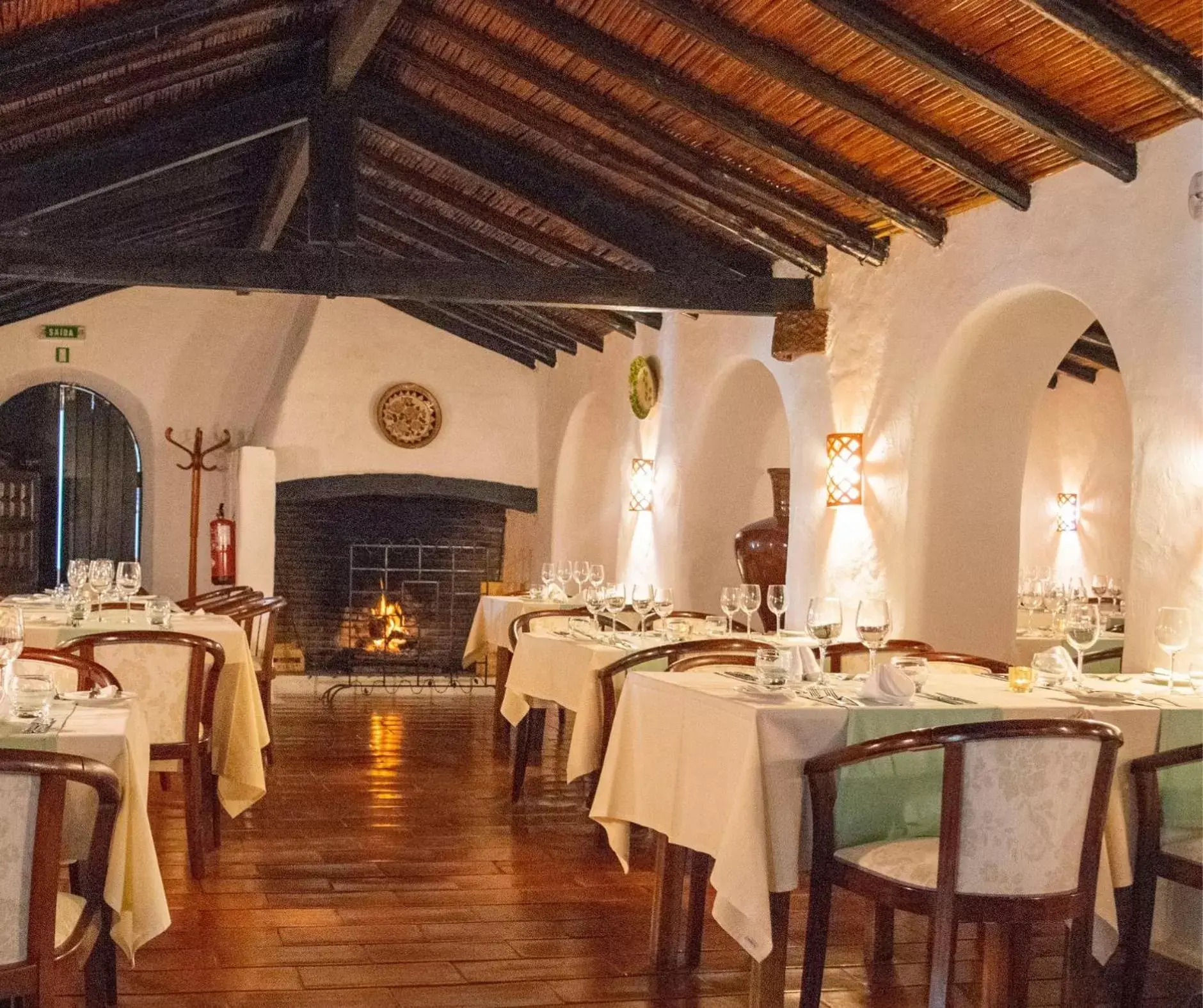 Restaurant/Places to Eat in Pedras D'el Rei