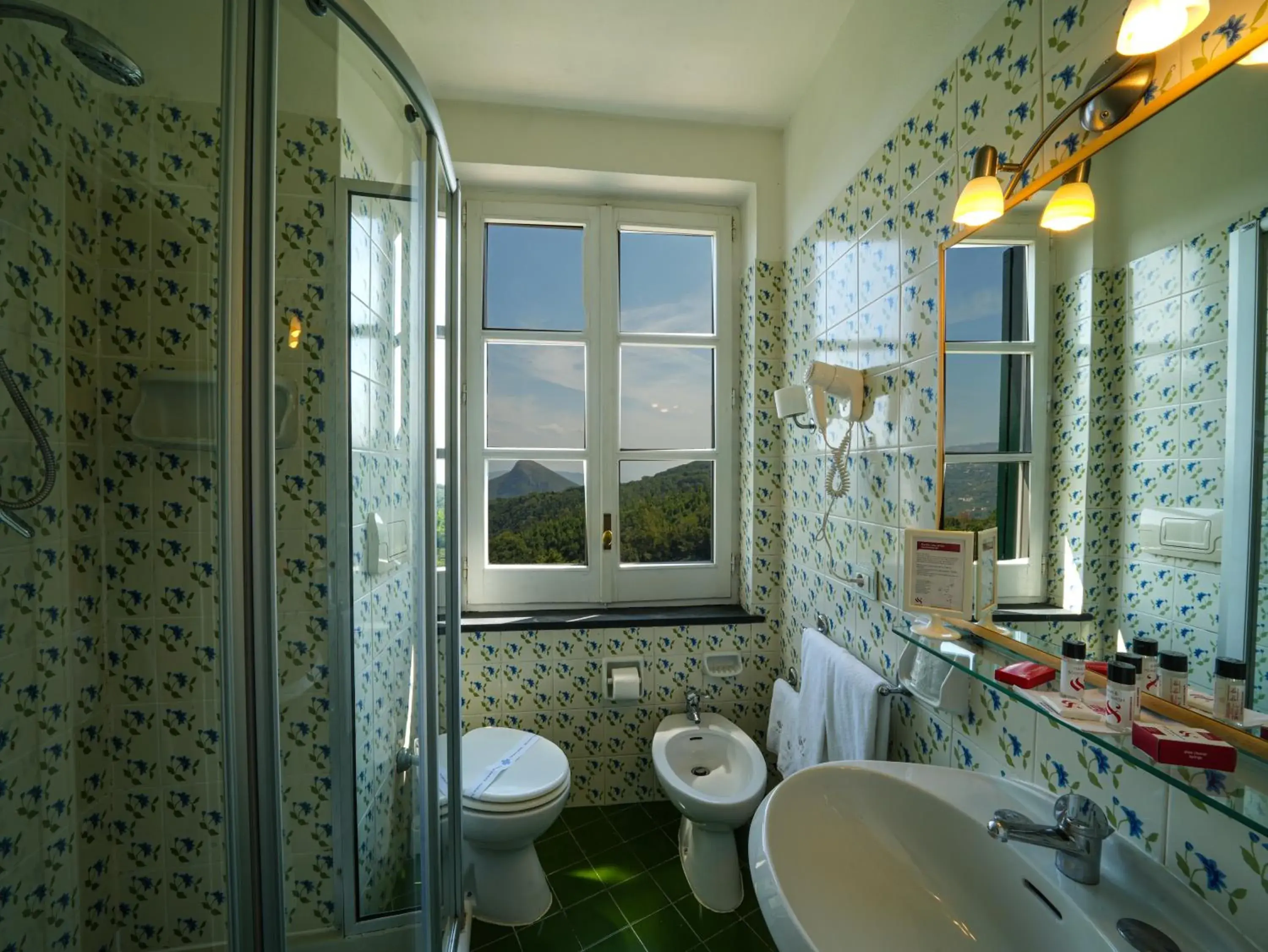 Bathroom in Hotel Scapolatiello