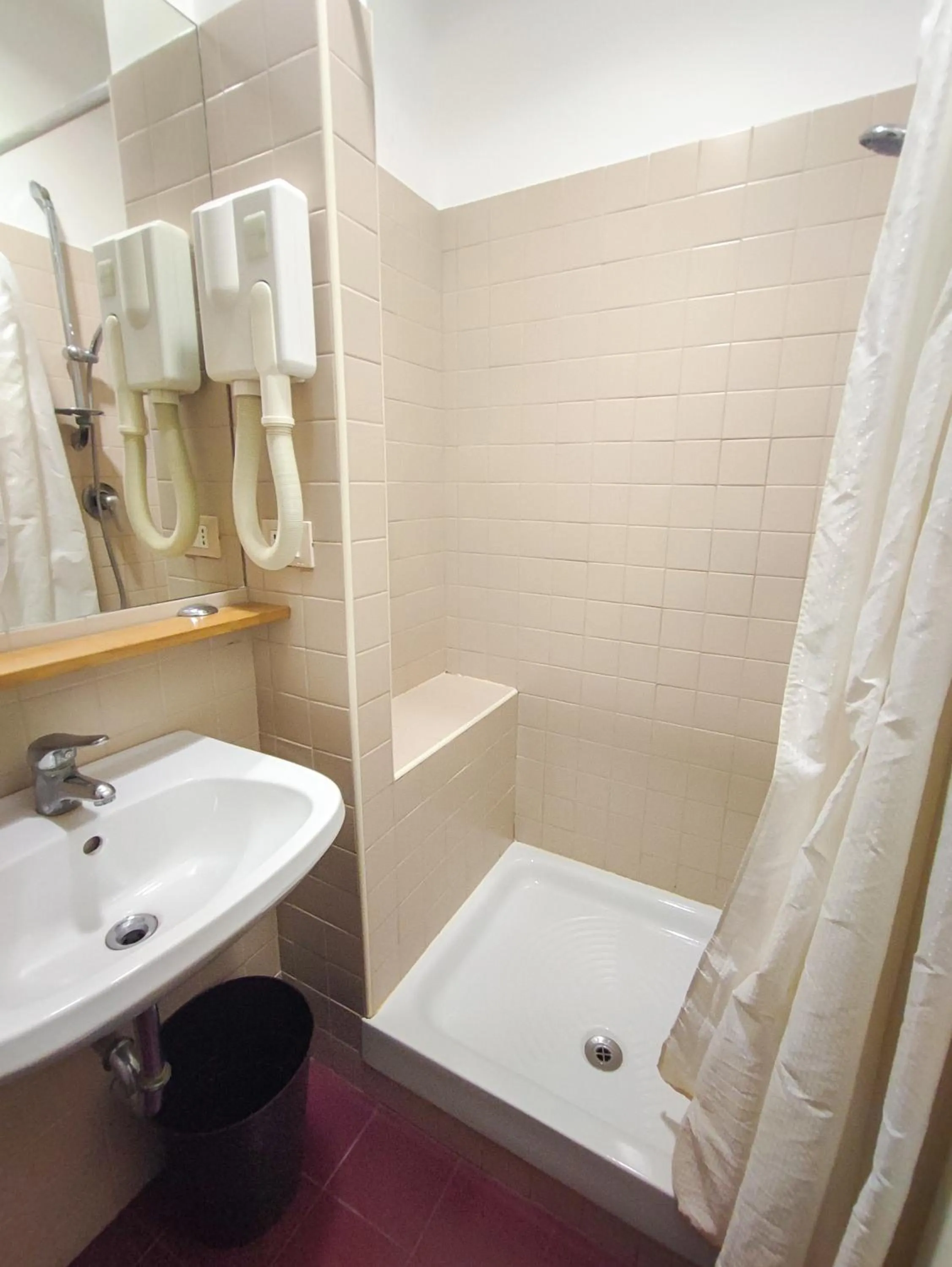 Shower in Booking House Rome