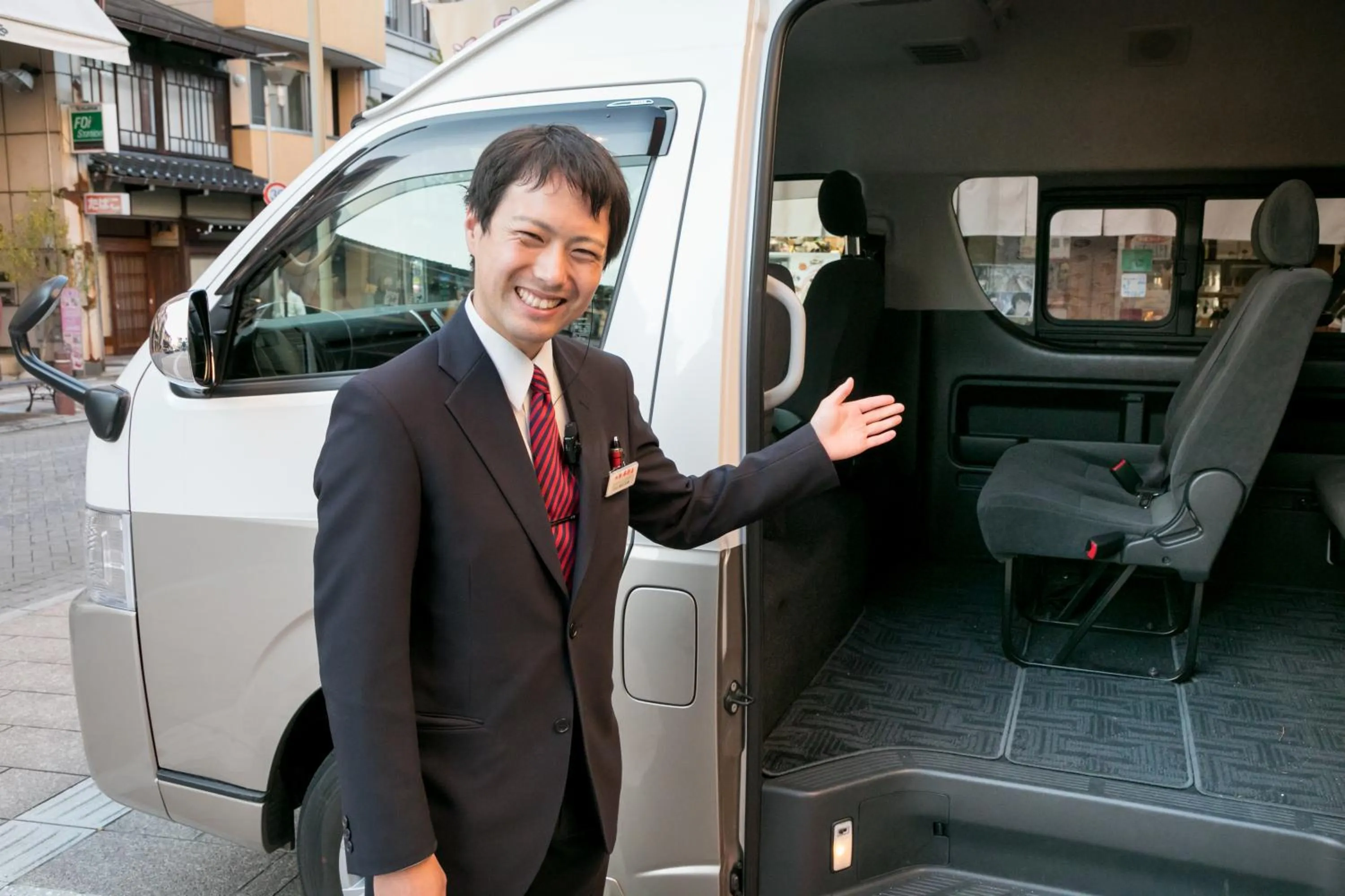 Staff in Honjin Hiranoya Annex