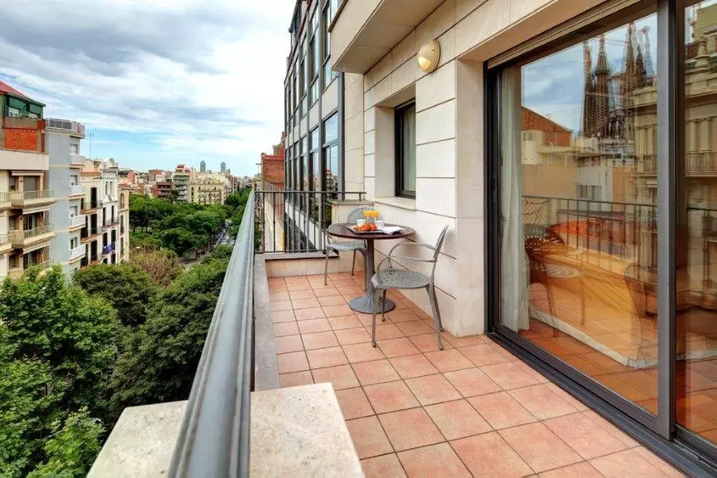 Balcony/Terrace in Apartaments-Hotel Hispanos 7 Suiza