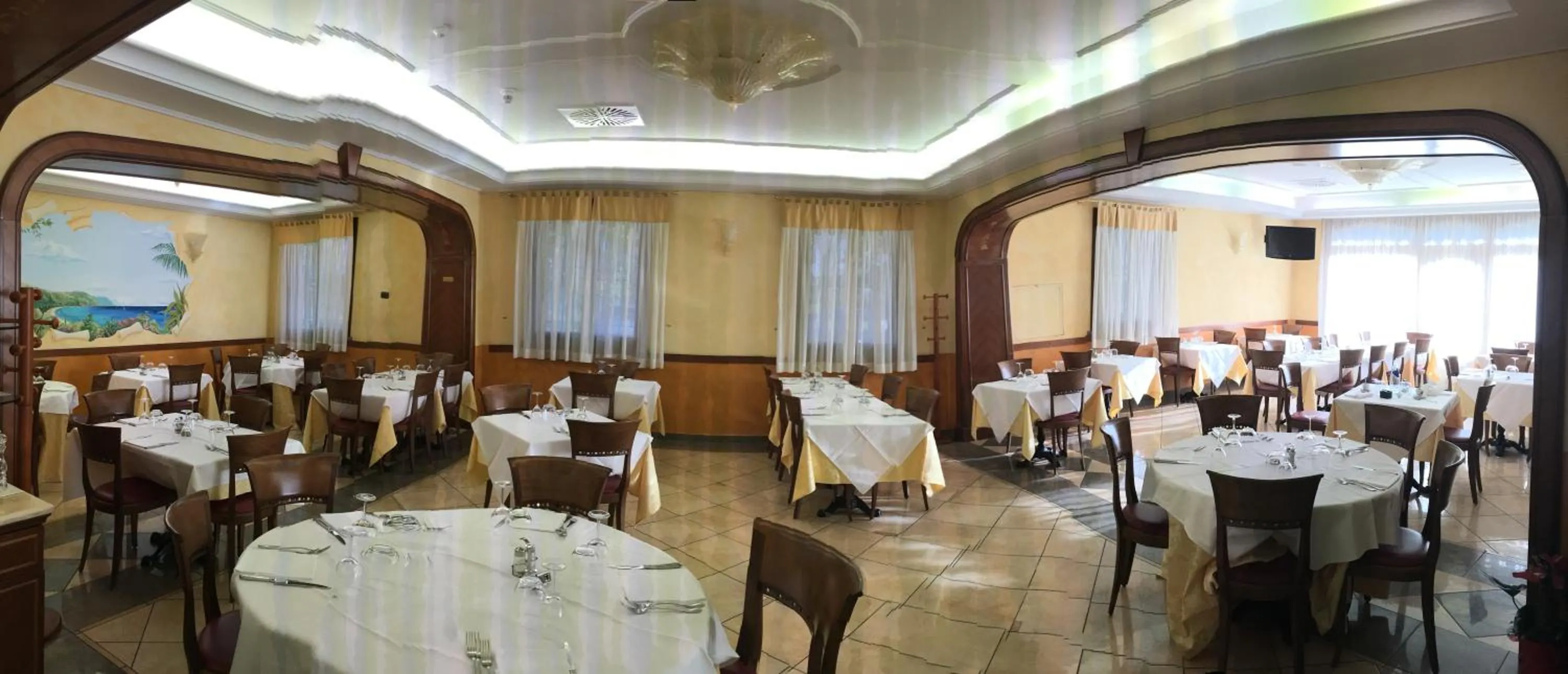 Restaurant/places to eat in Tricolore Hotel