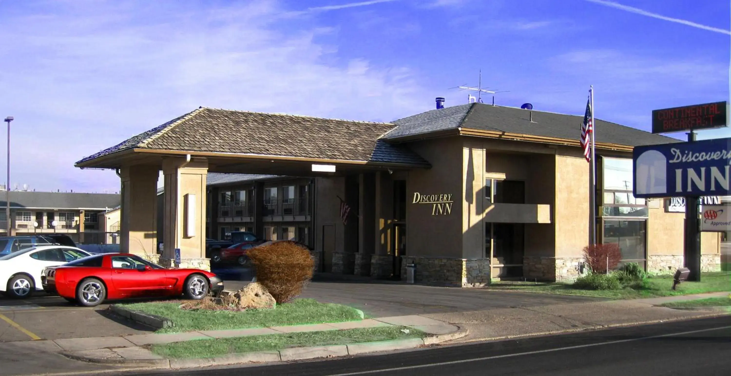 Facade/entrance, Property Building in Discovery Inn