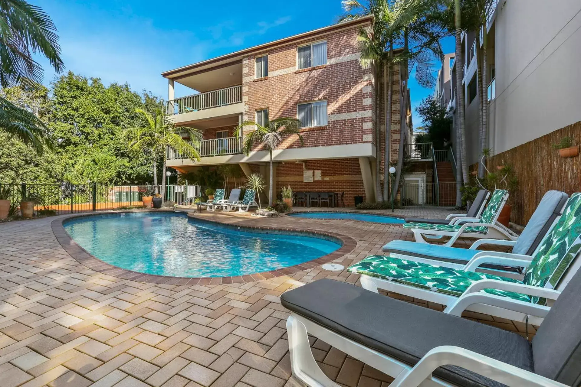Swimming pool, Property Building in Terralong Terrace Apartments