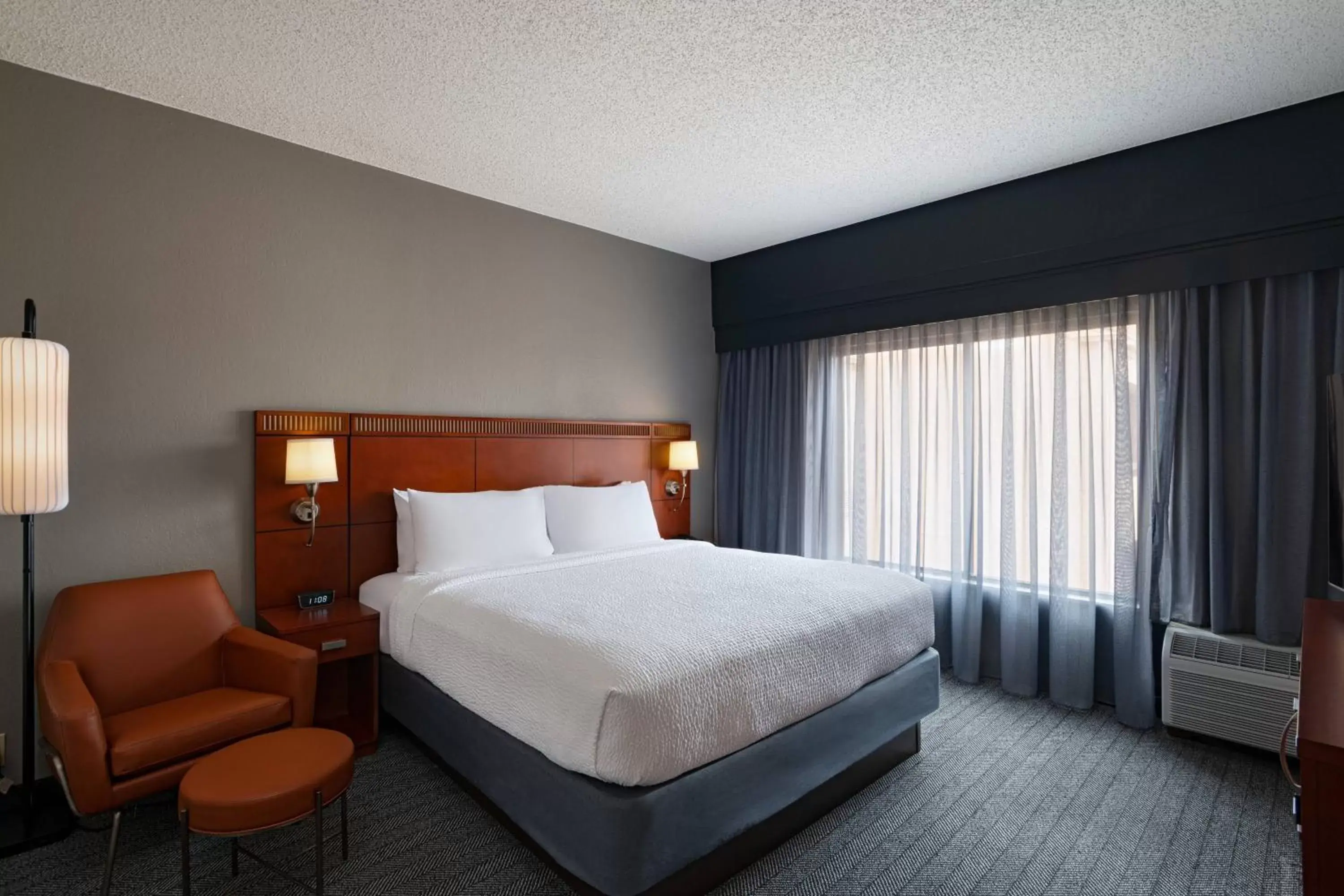 Bedroom, Bed in Courtyard by Marriott San Antonio Airport