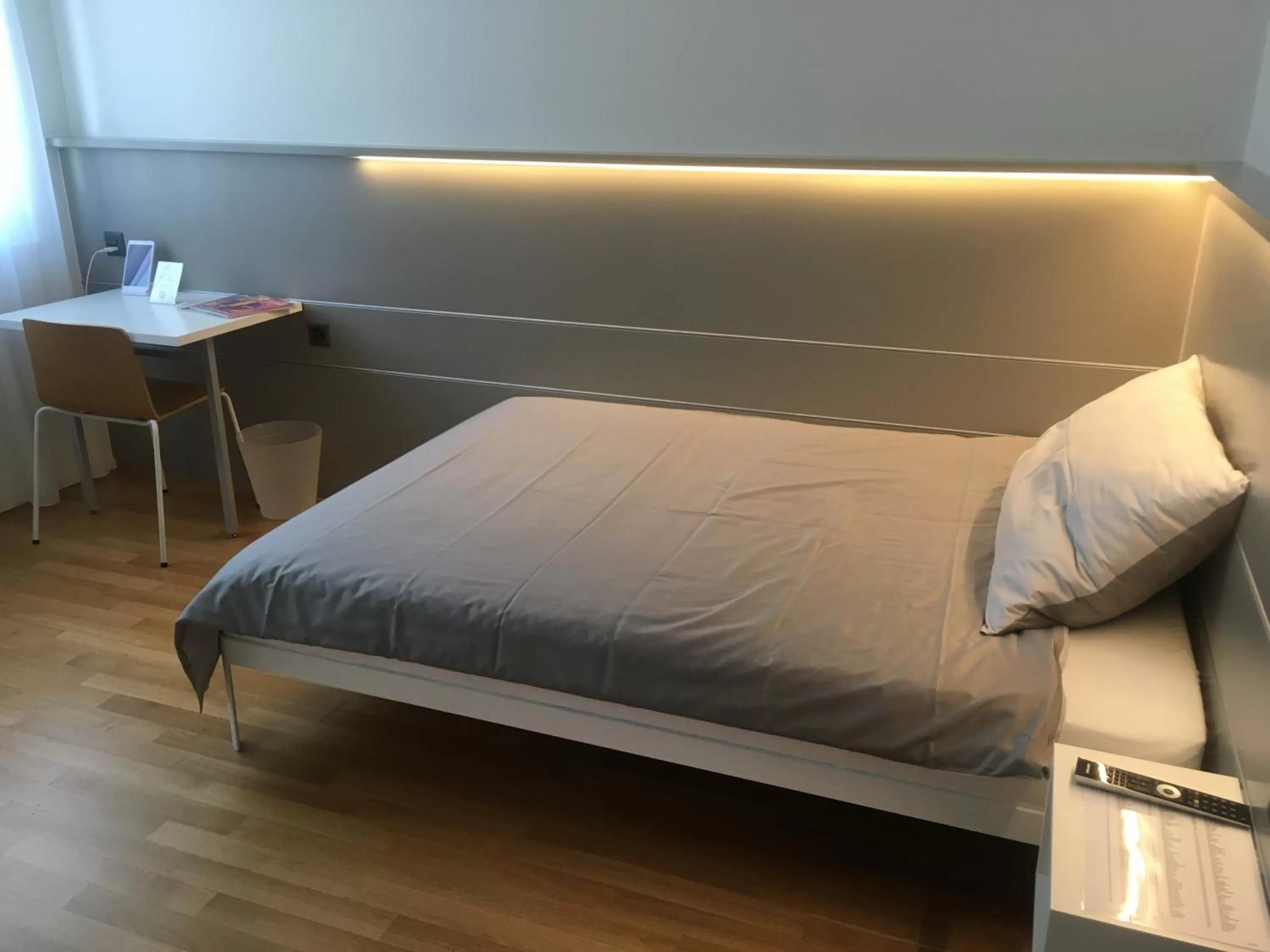 Photo of the whole room, Bed in Hotel Flawil