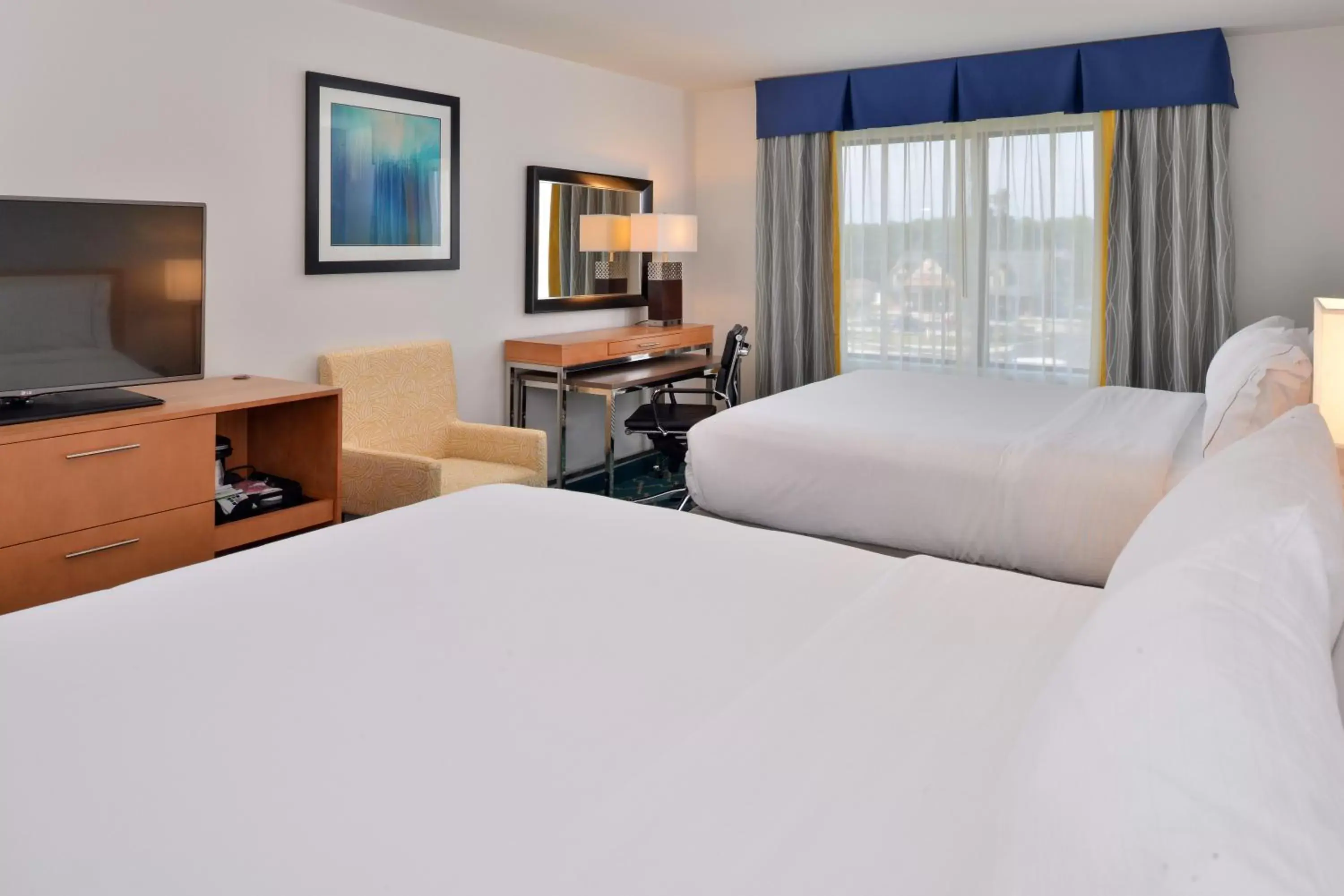 Photo of the whole room, Bed in Holiday Inn Express and Suites West Ocean City, an IHG Hotel