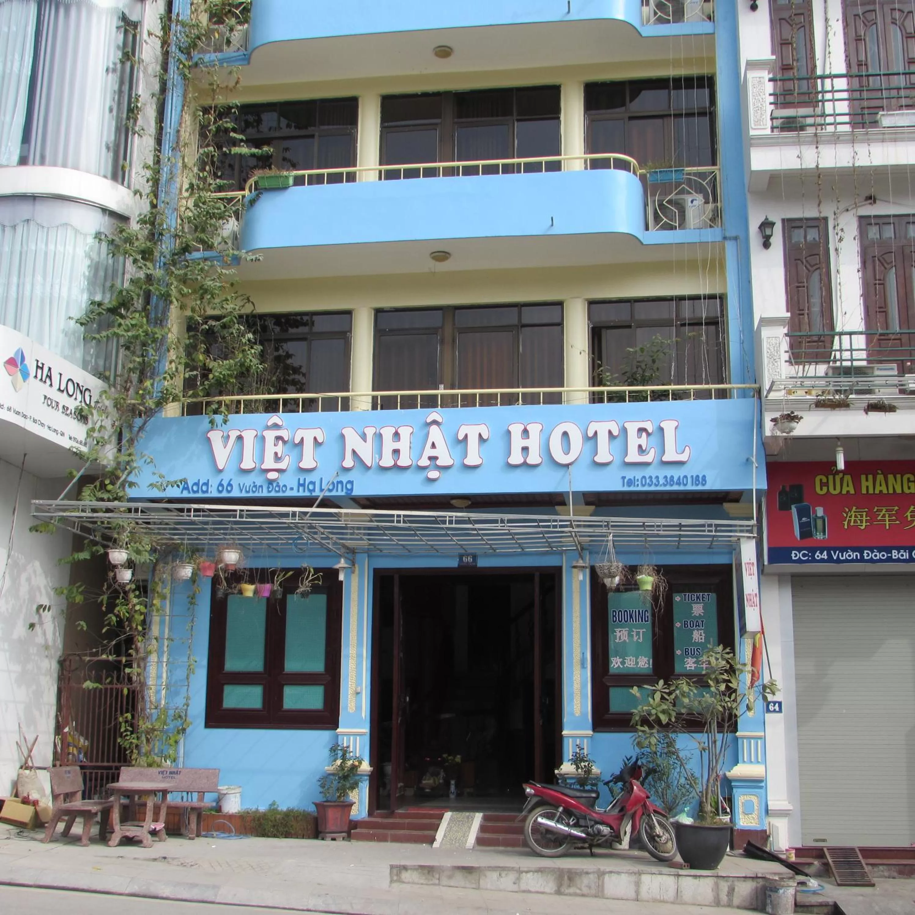 Facade/entrance in Viet Nhat Halong Hotel - Bai Chay