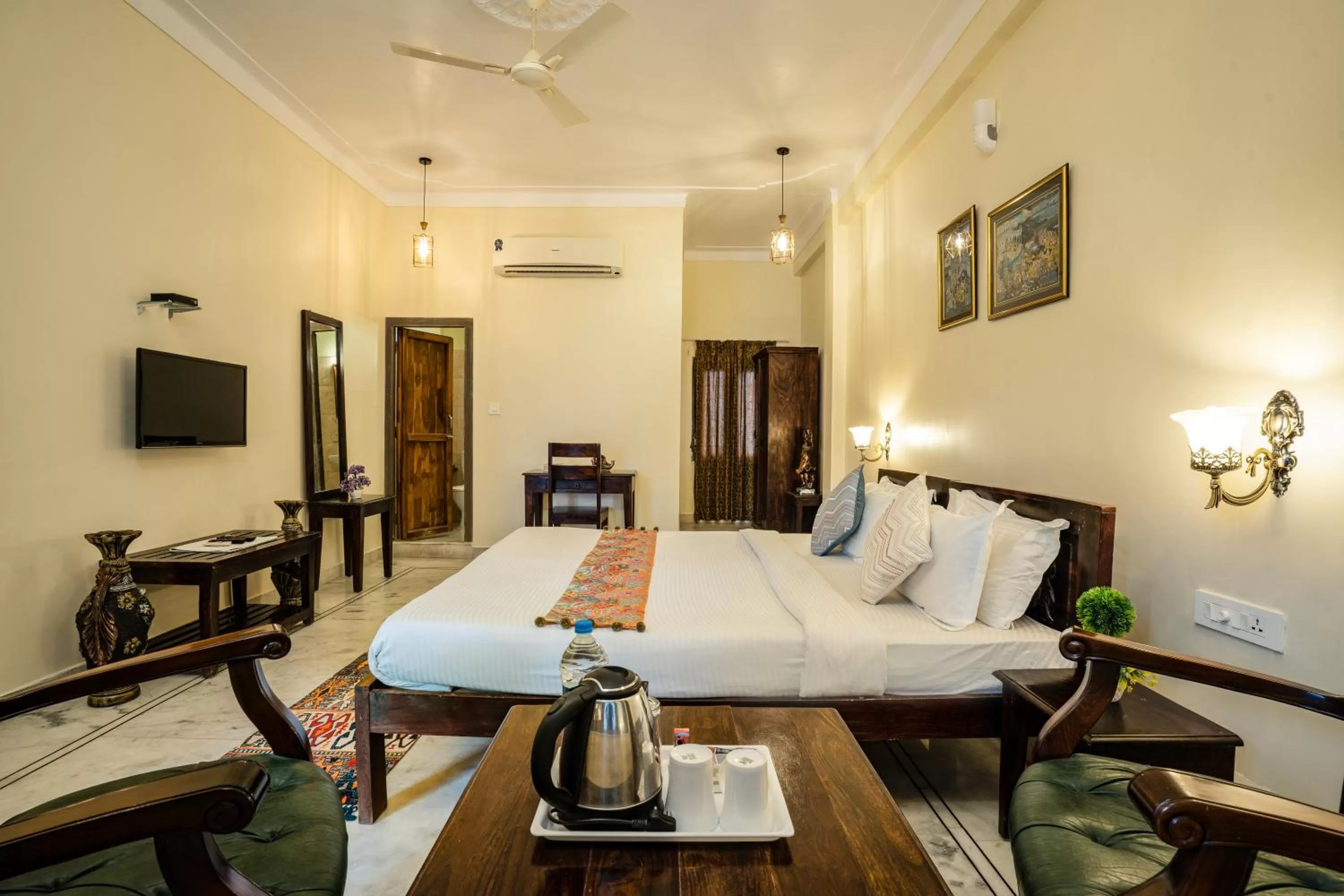 Bed in Tripli Hotels Shiv Villas