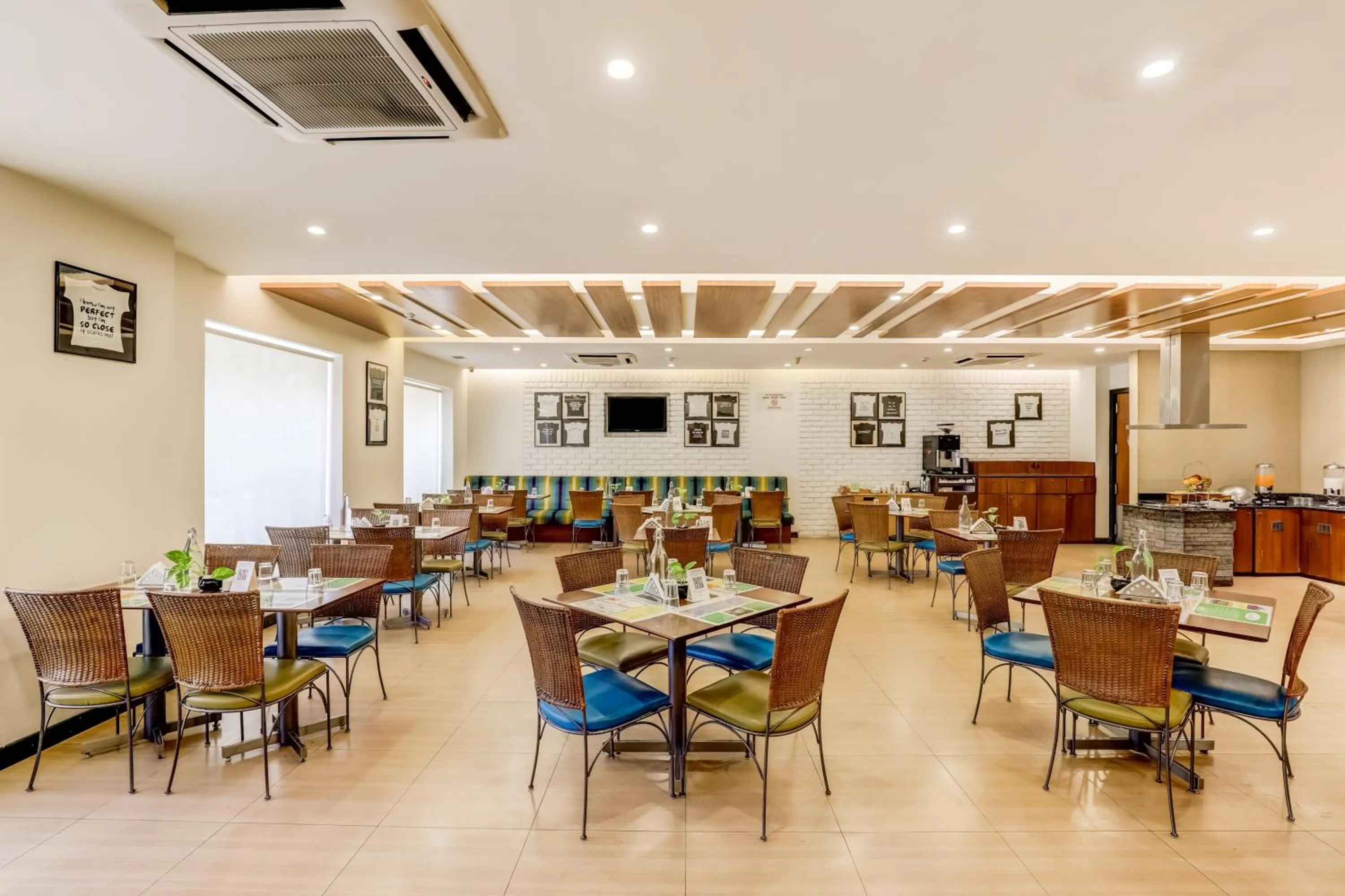 Restaurant/places to eat in Lemon Tree Hotel, Ahmedabad